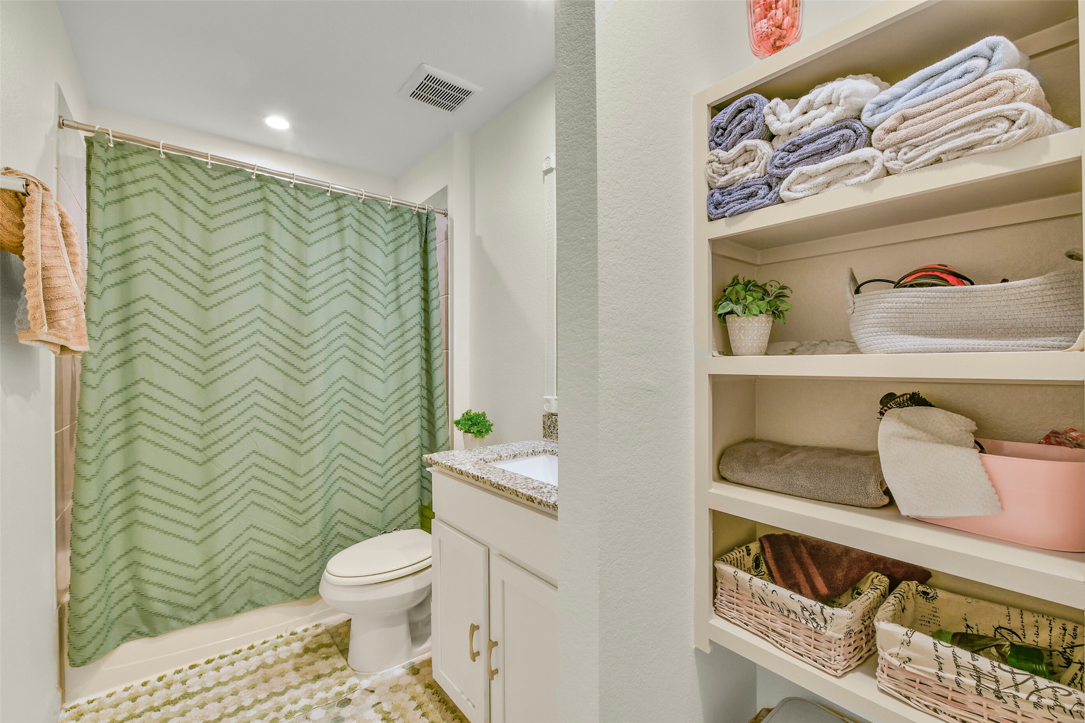 9621 Wall Street Property Photo 25