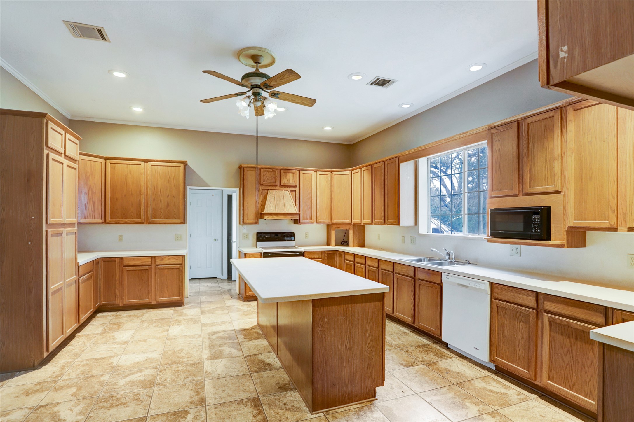 1207 N Meyer Street Property Photo 6