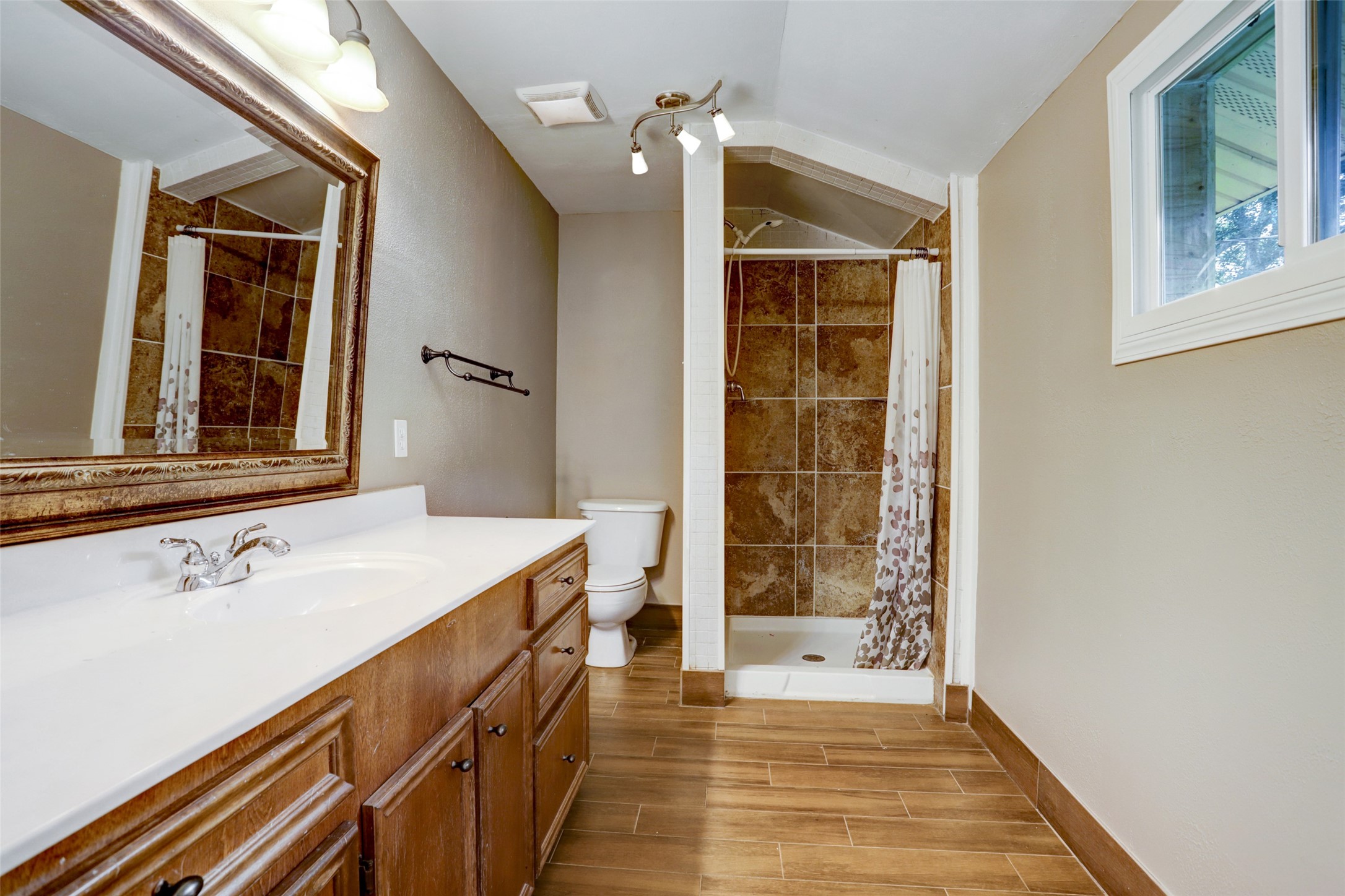 1207 N Meyer Street Property Photo 13