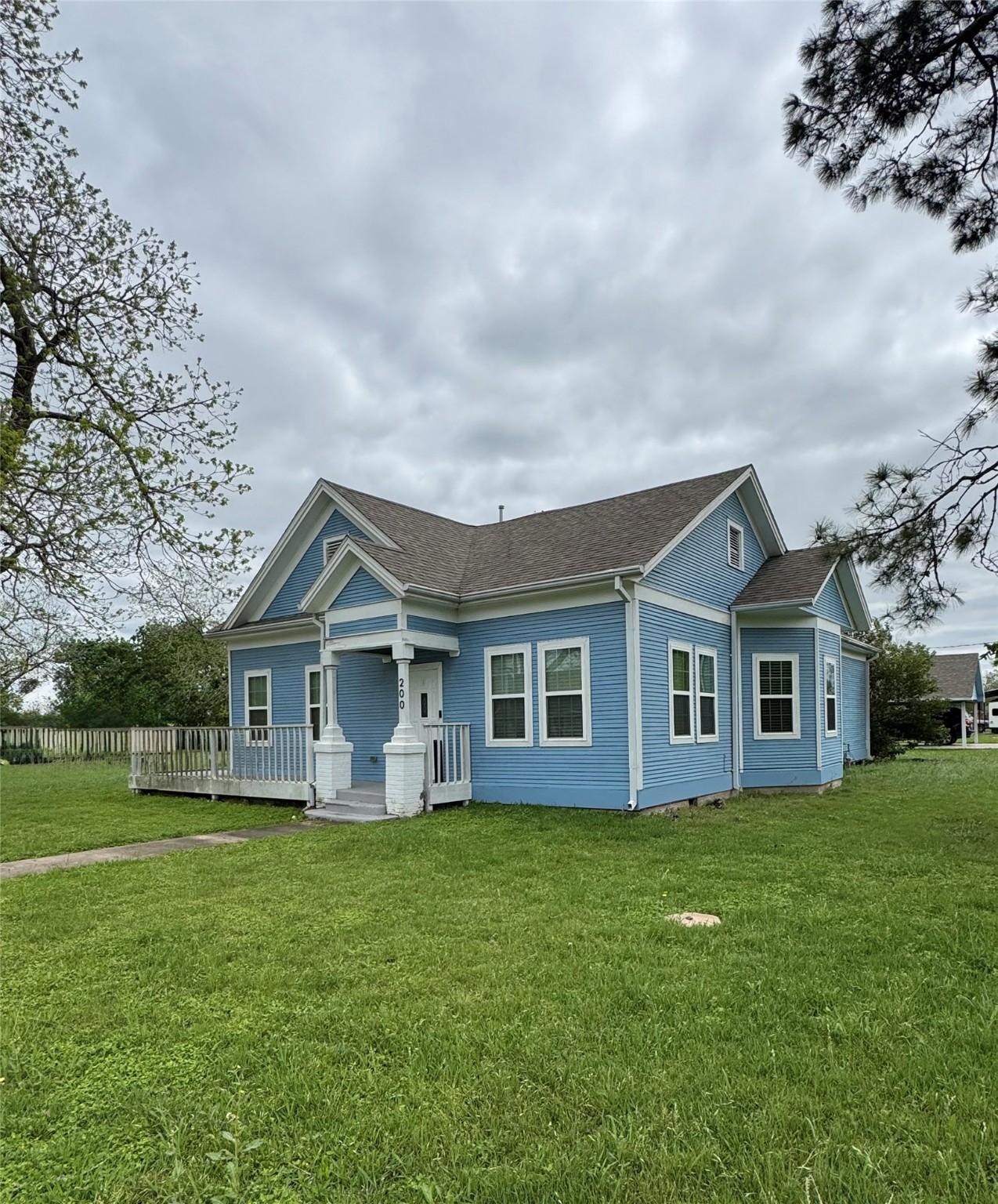 200 E Saint Charles Street Property Photo