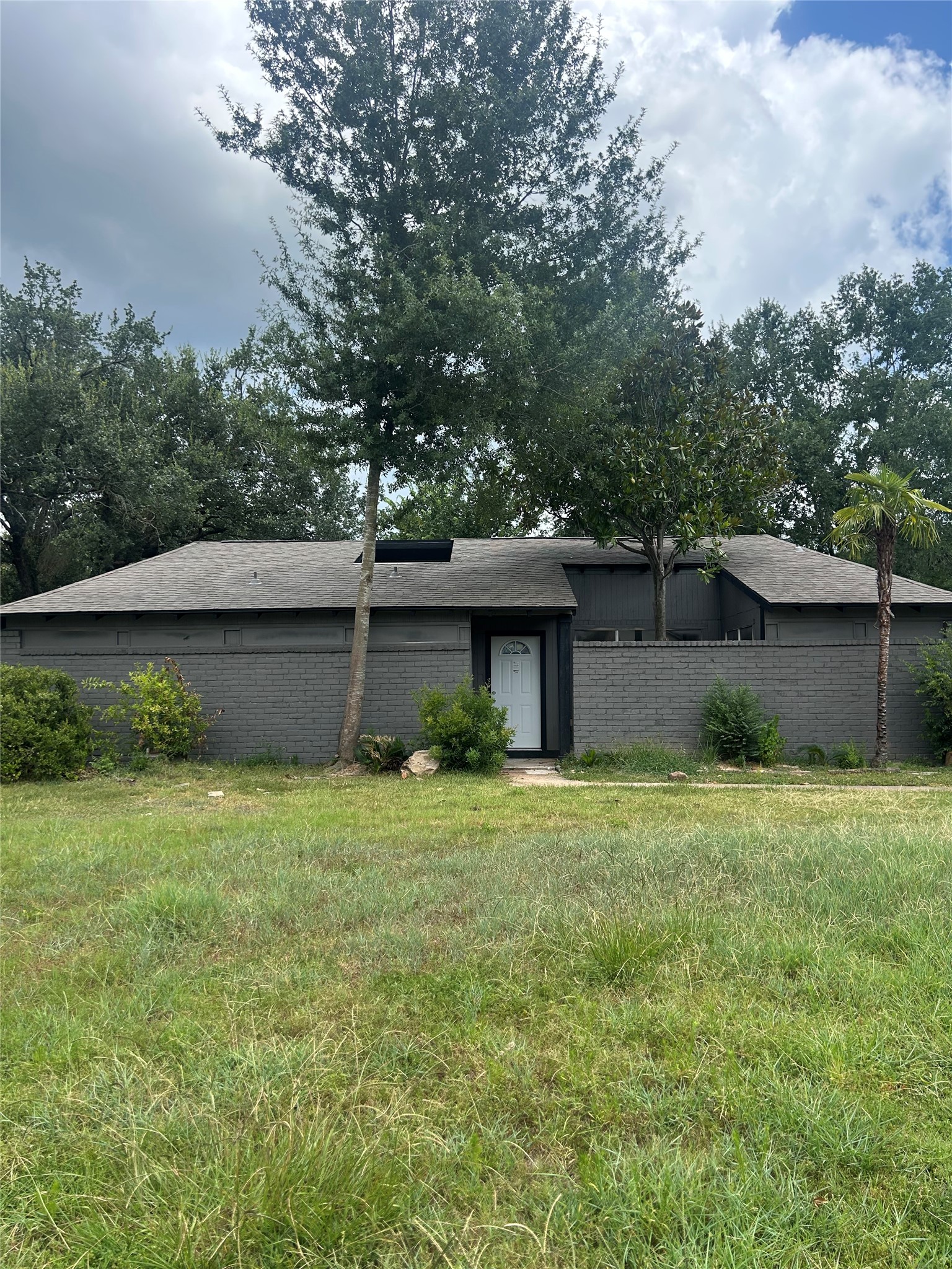 15811 Pathfield Drive Property Photo 1