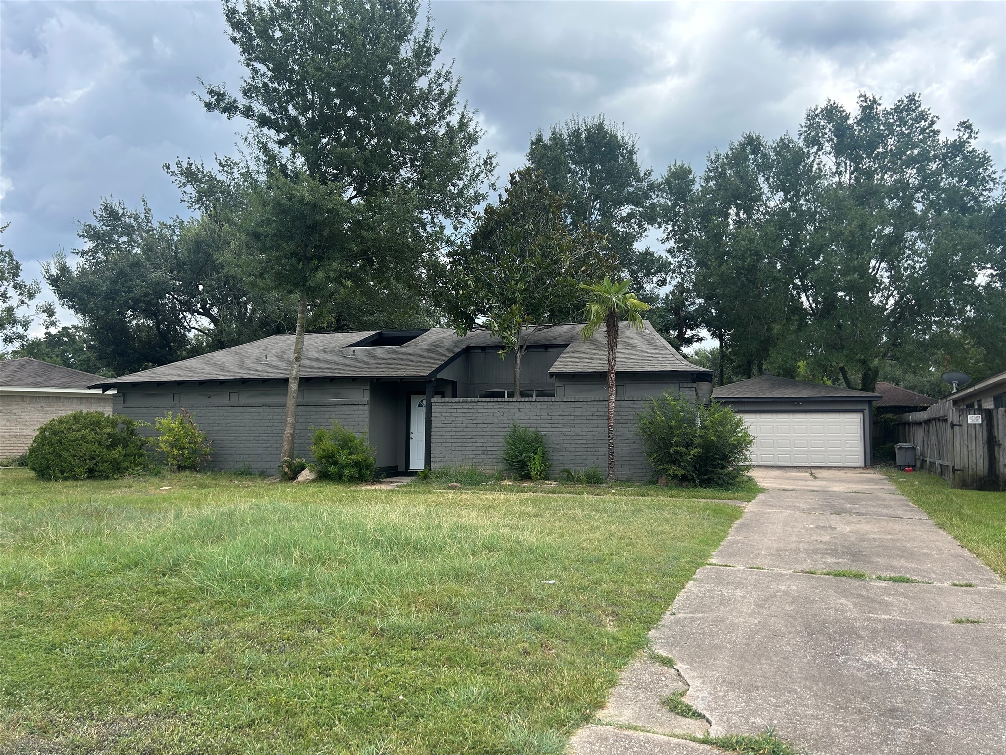 15811 Pathfield Drive Property Photo 2
