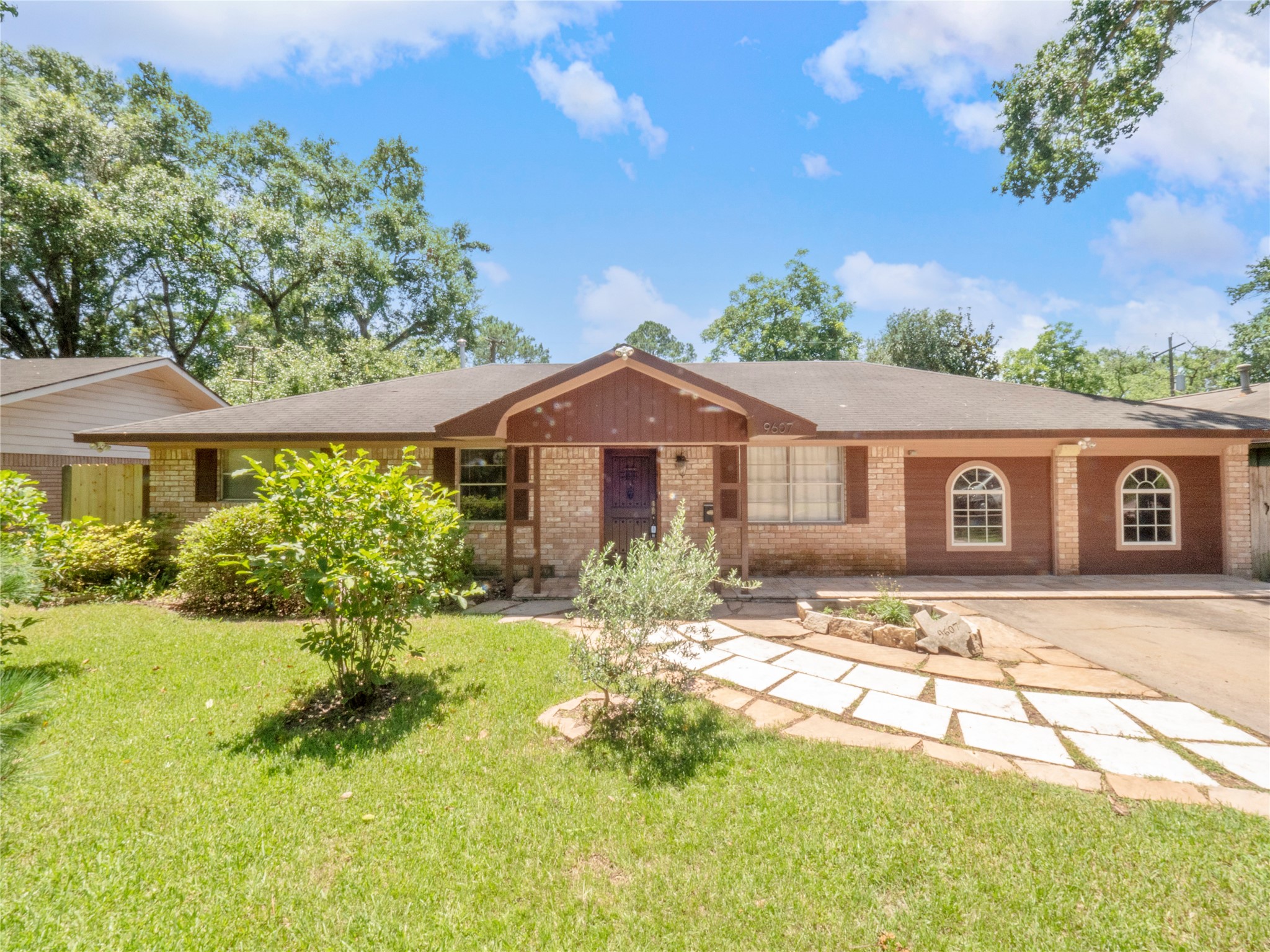 9607 Carousel Lane Property Photo 1