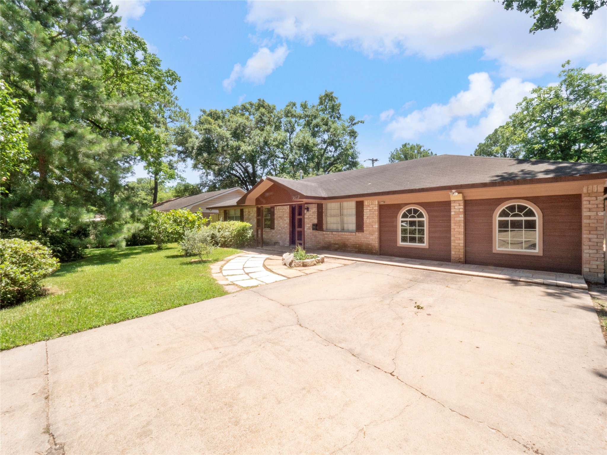 9607 Carousel Lane Property Photo 2