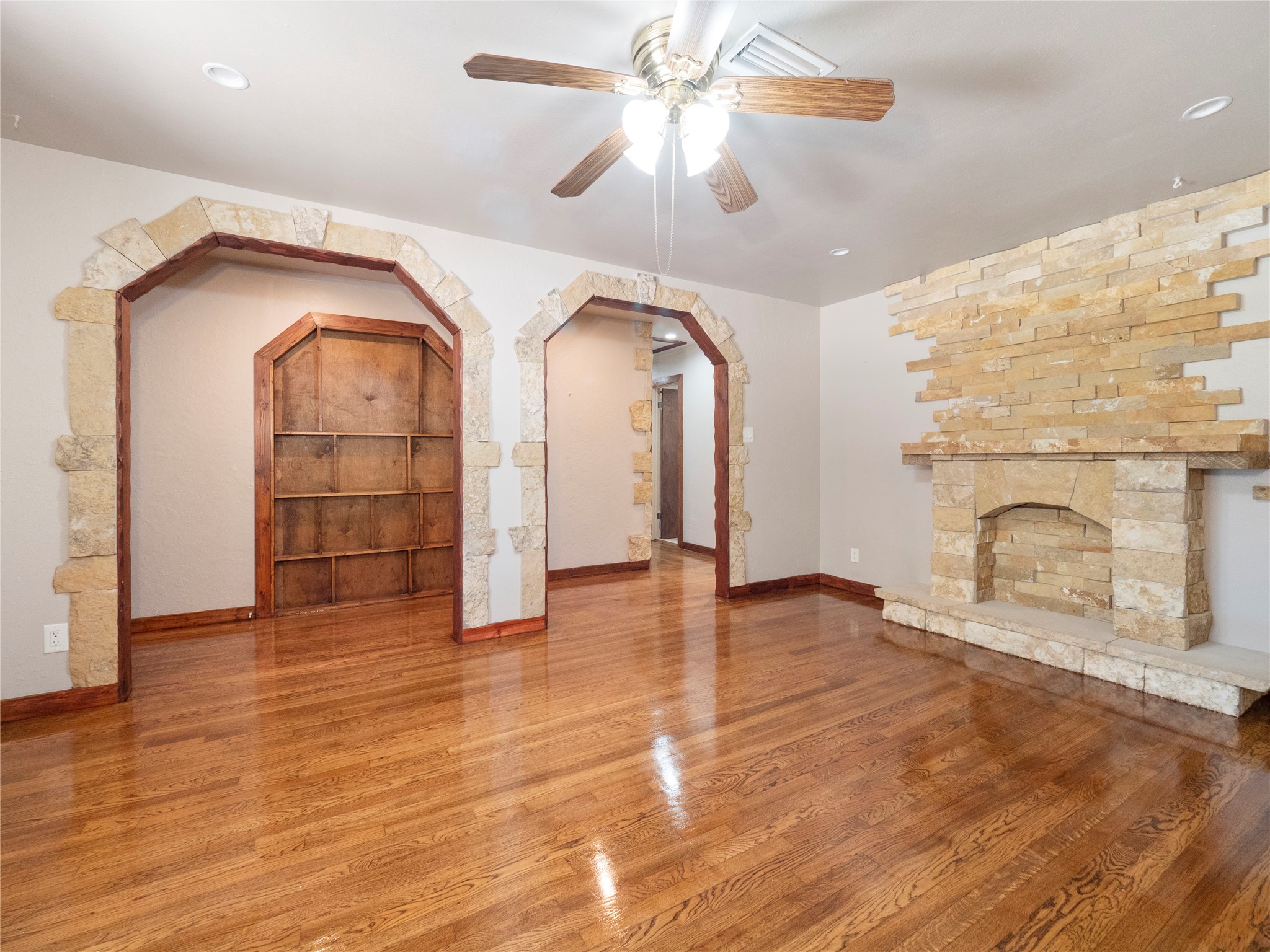 9607 Carousel Lane Property Photo 3