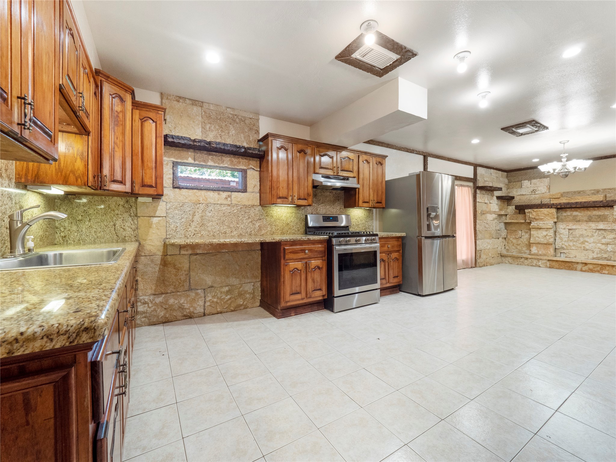 9607 Carousel Lane Property Photo 5