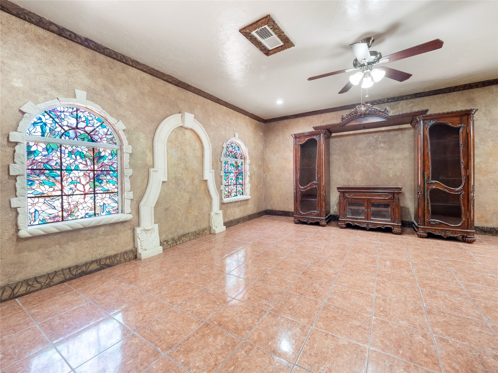 9607 Carousel Lane Property Photo 11