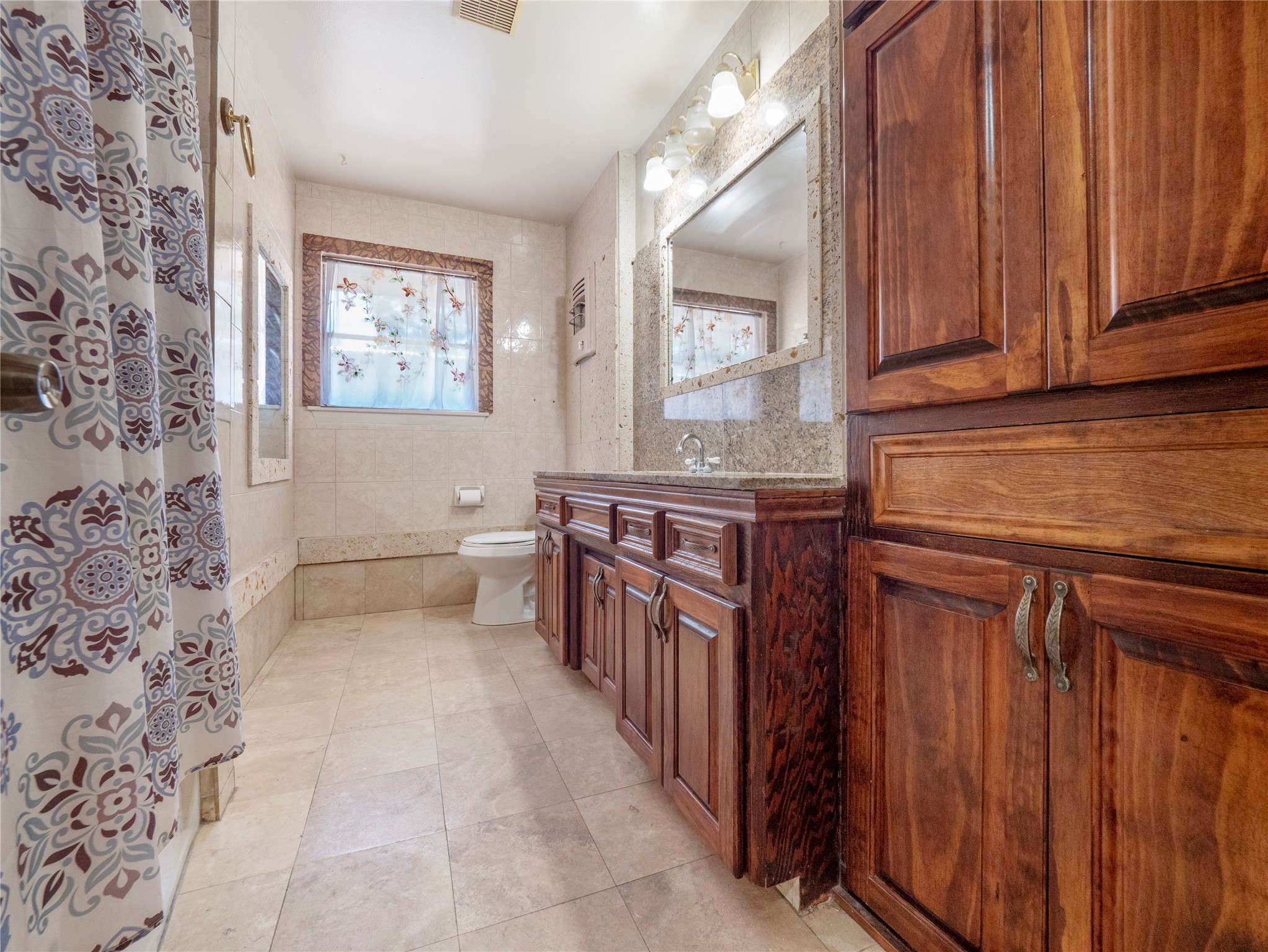 9607 Carousel Lane Property Photo 13