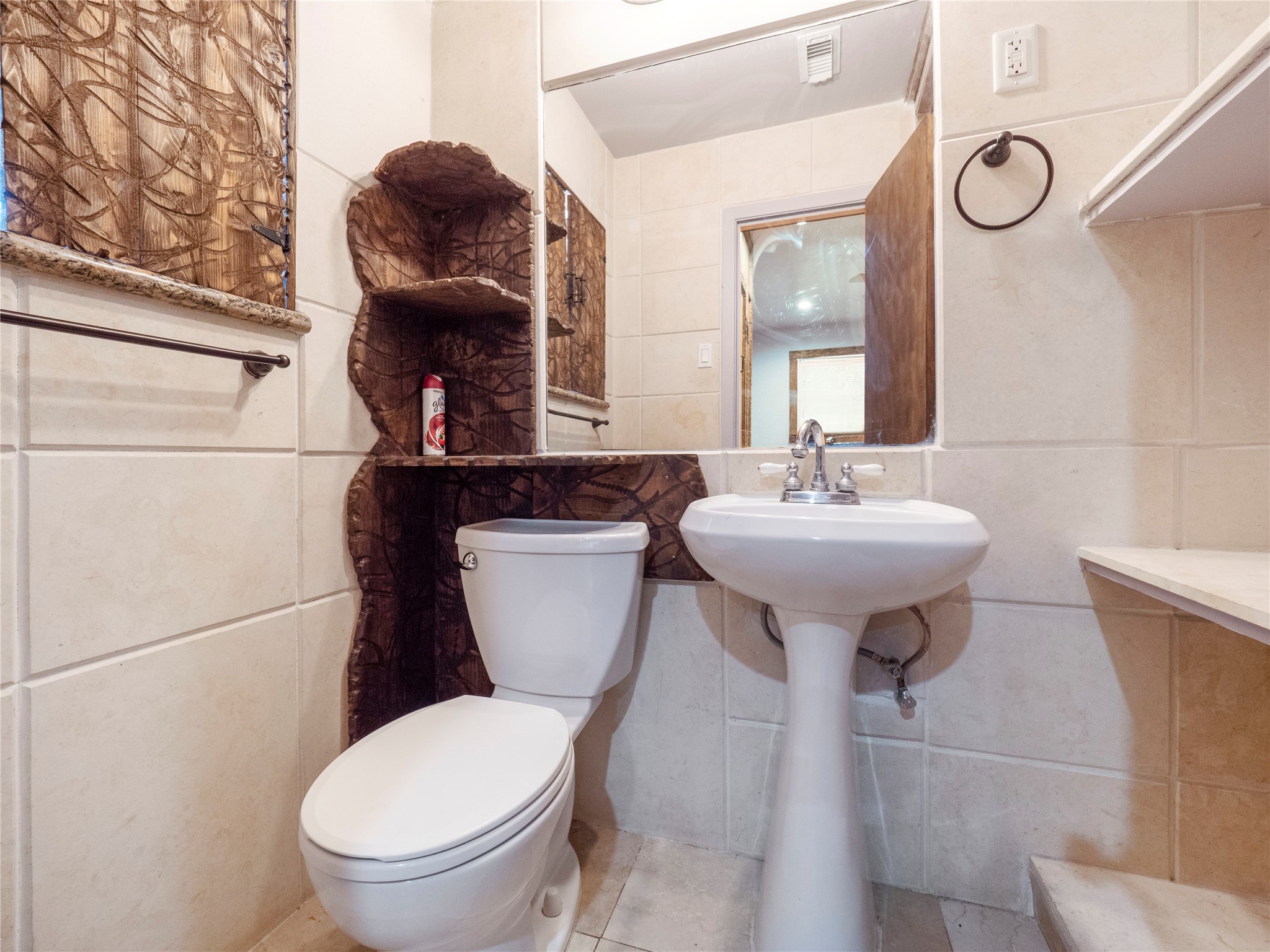9607 Carousel Lane Property Photo 17