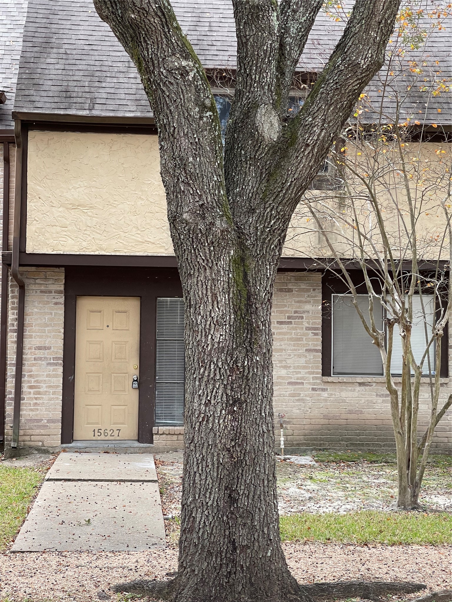 15627 Weldon Drive Property Photo 1