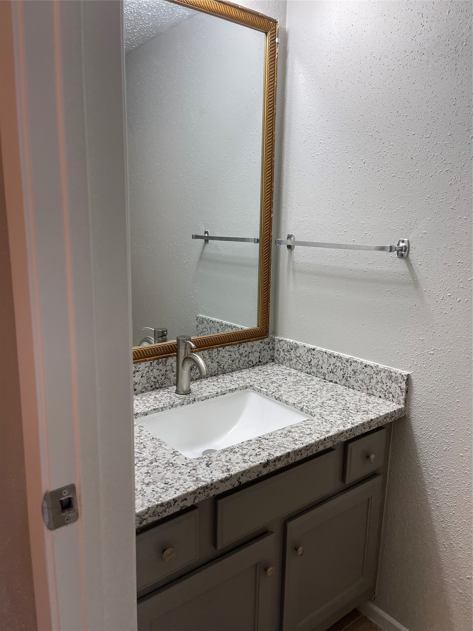 15627 Weldon Drive Property Photo 4
