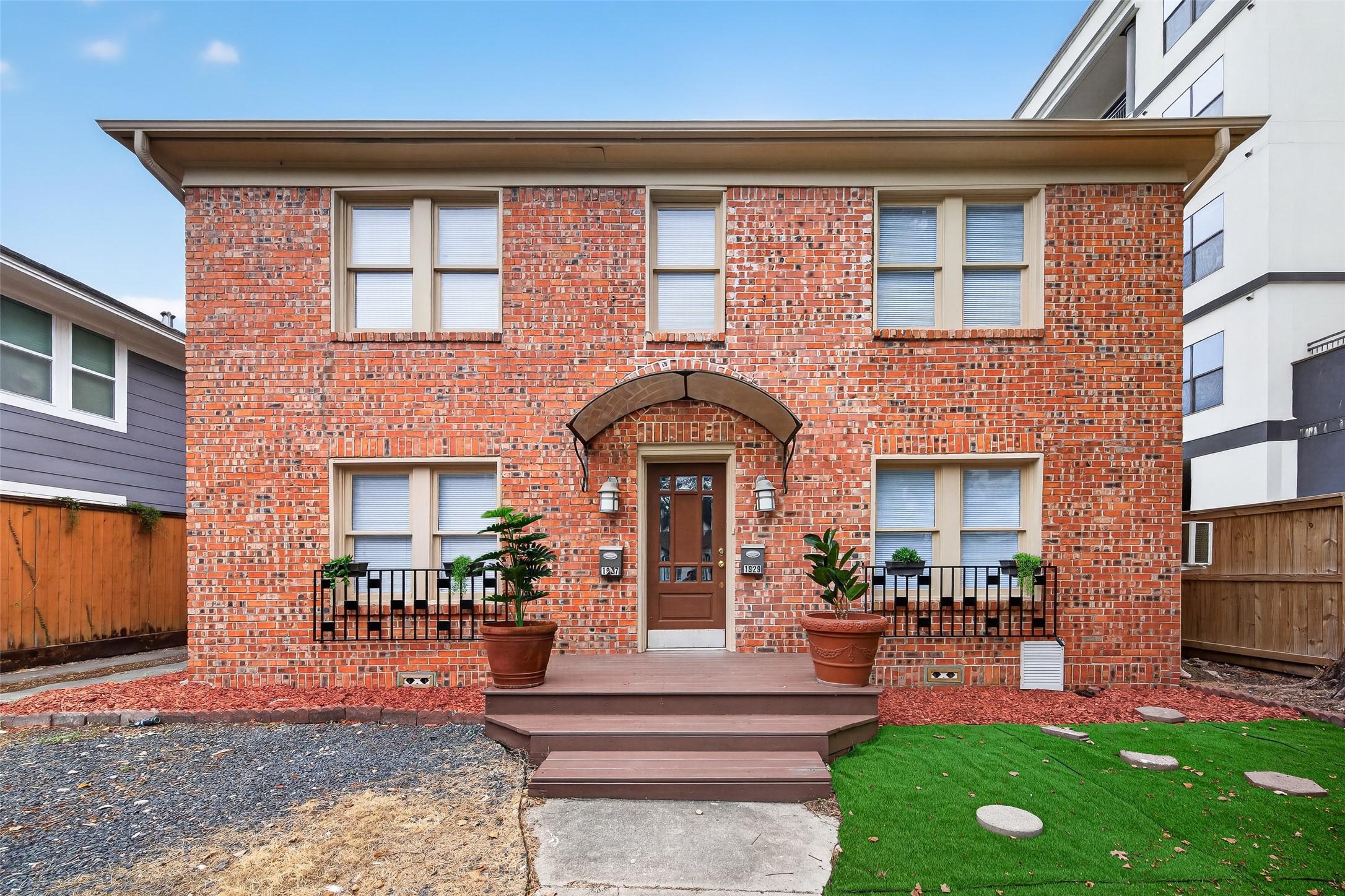 1927 Hawthorne Street Property Photo 1