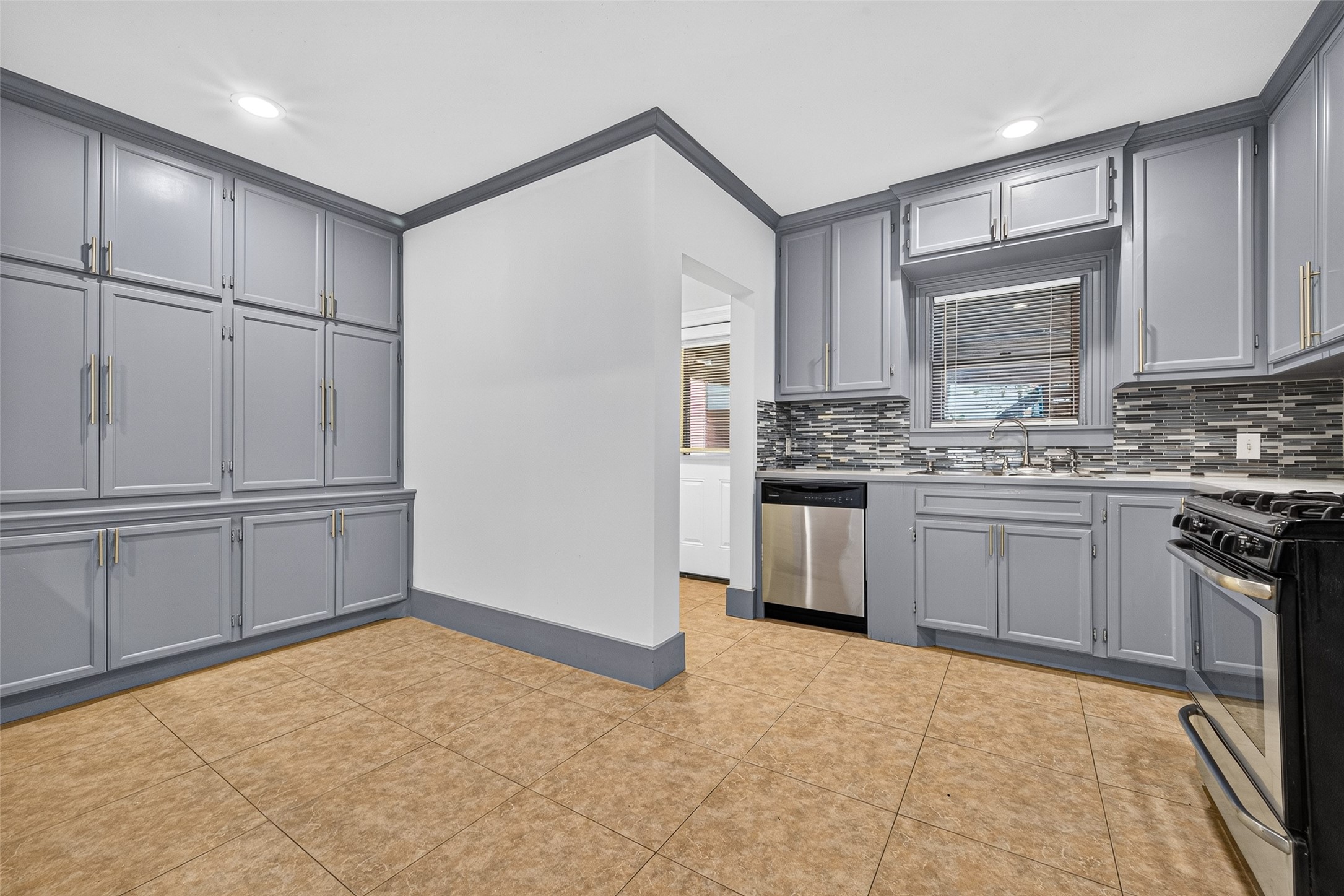 1927 Hawthorne Street Property Photo 12