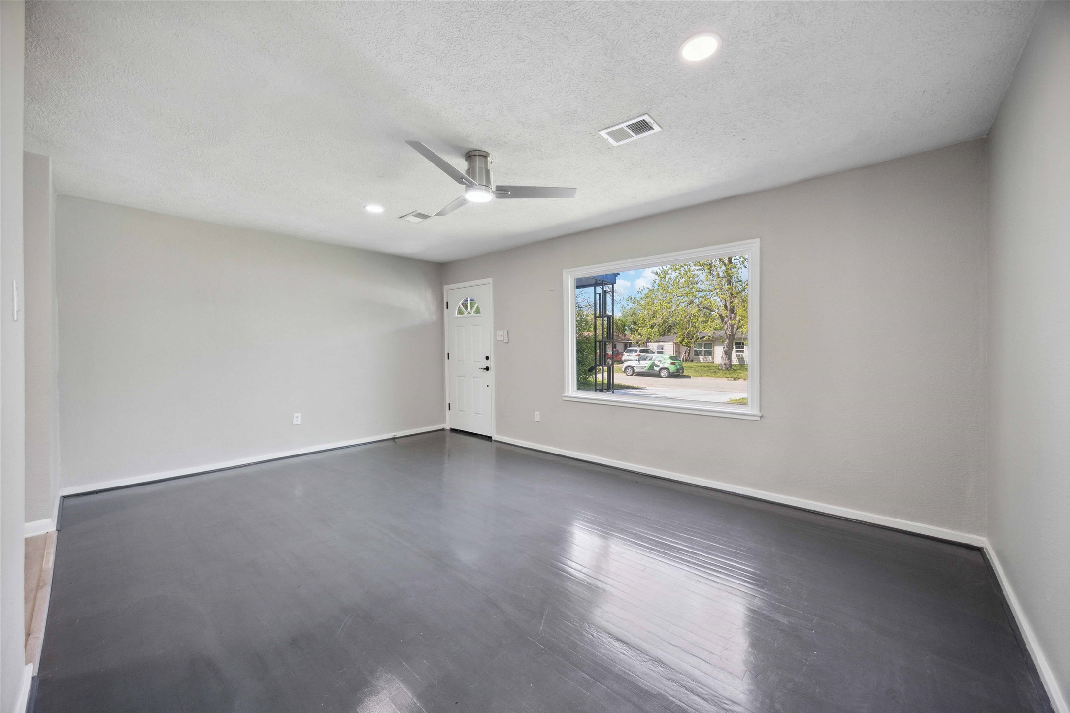 5206 Willow Glen Drive Property Photo 3