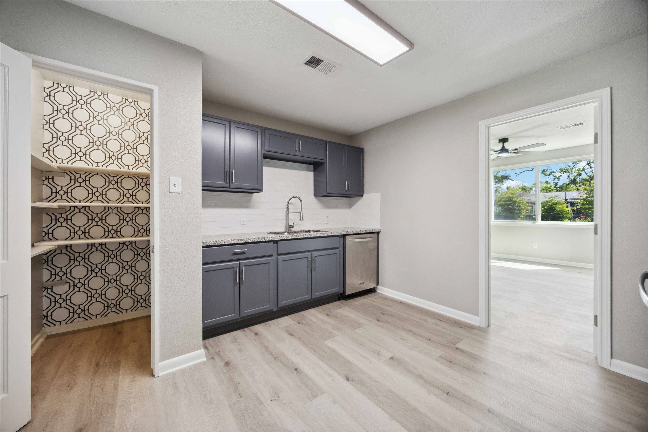 5206 Willow Glen Drive Property Photo 8