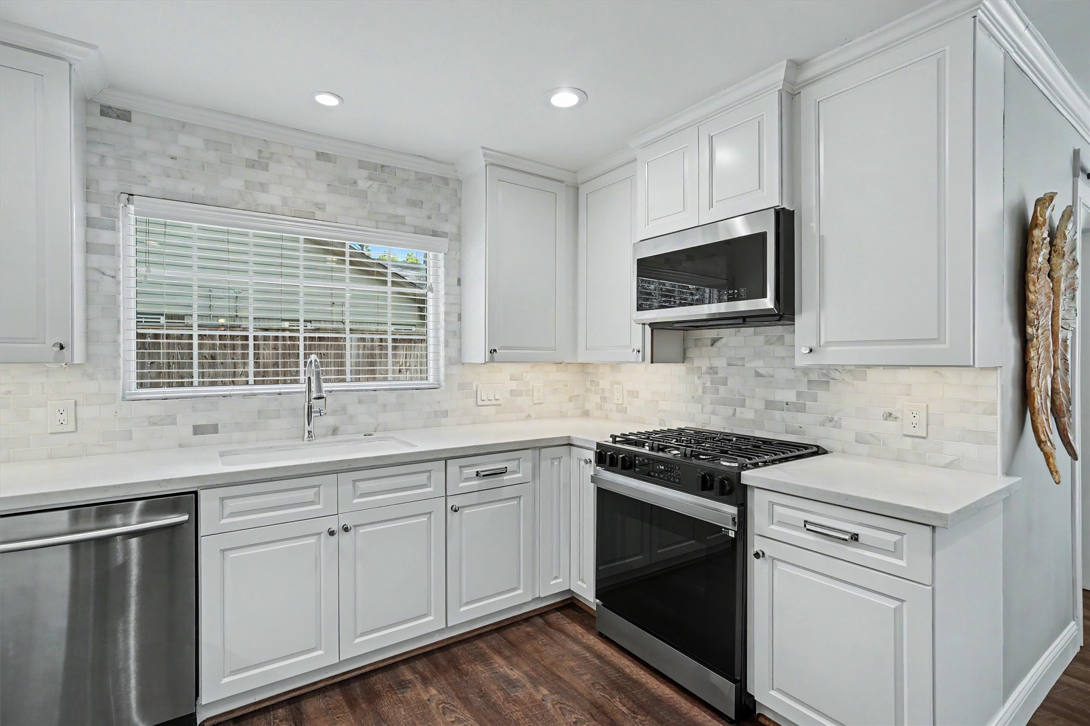726 Thistlewood Drive Property Photo 8