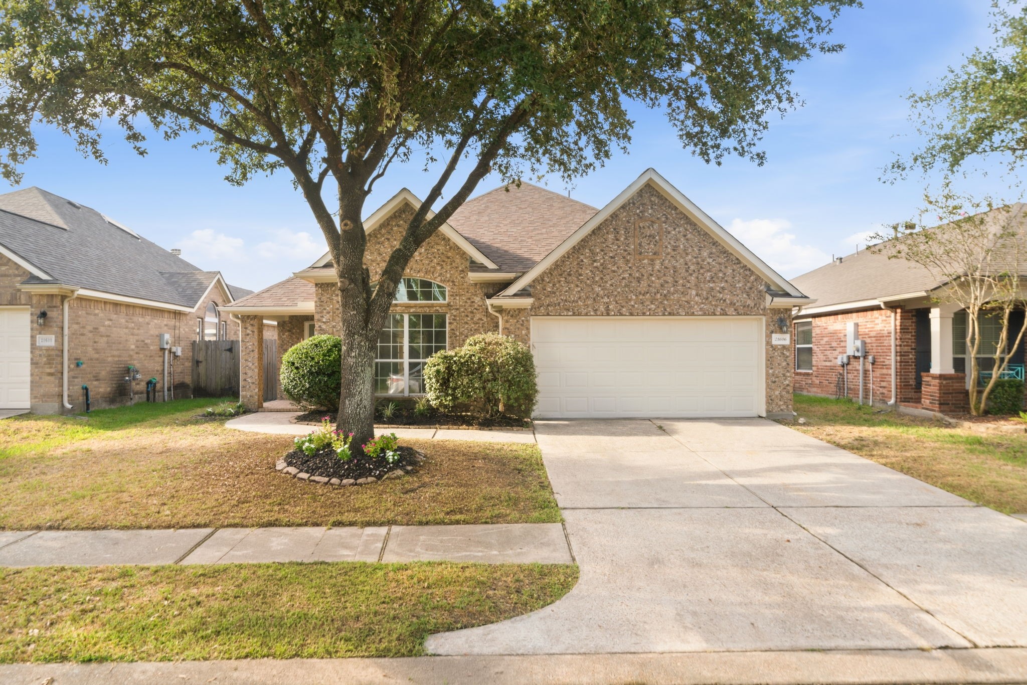 21606 Kings Bend Drive Property Photo 1