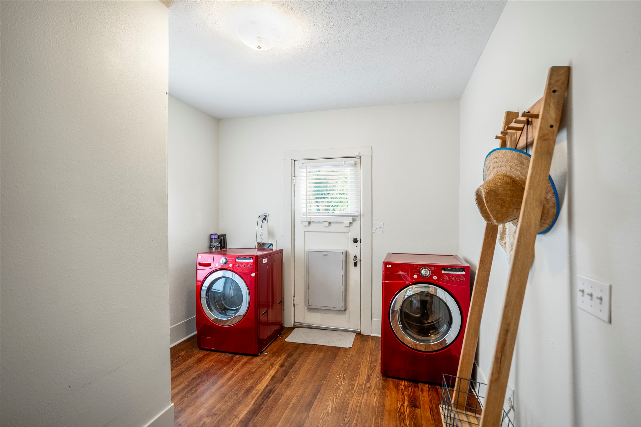 907 Clinton Street Property Photo 29