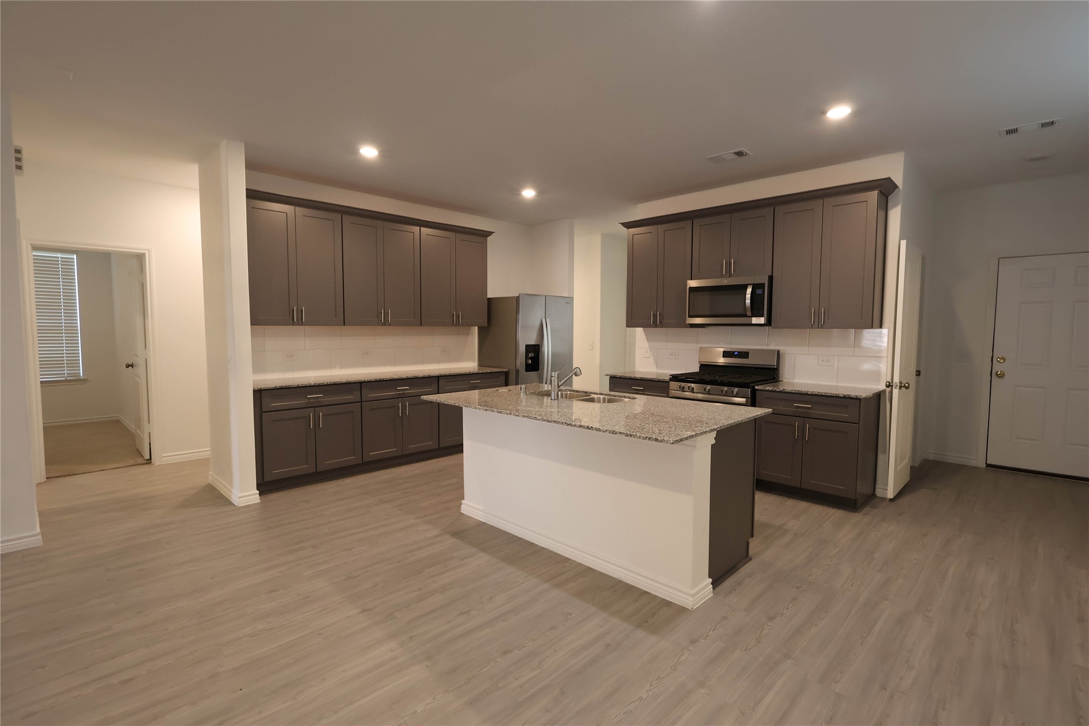14894 Ash Landing Dr Drive Property Photo 4