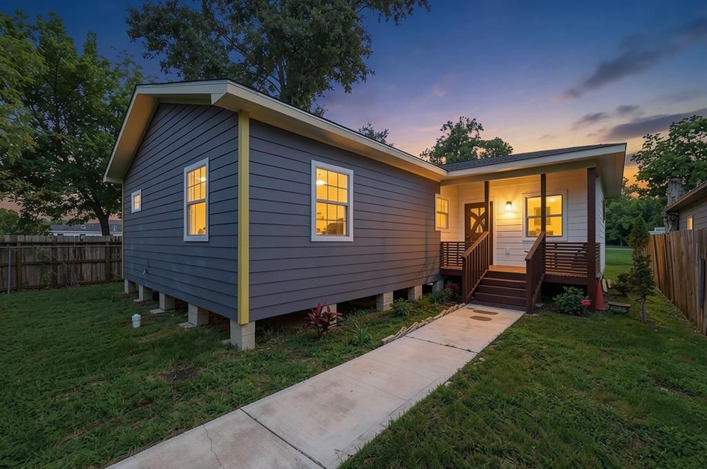 6731 Couch Street Property Photo 1