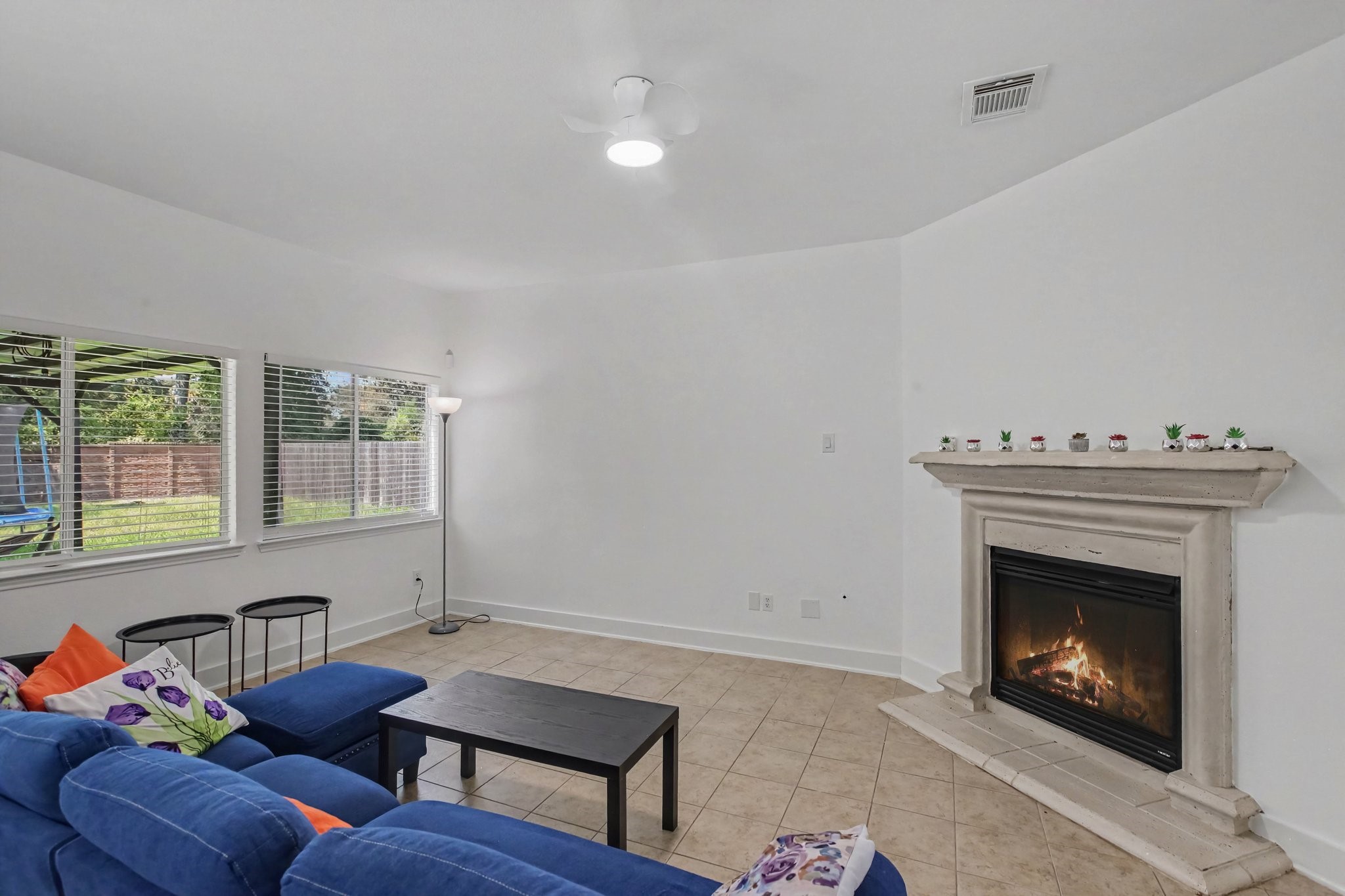800 Lightning Bug Property Photo 3