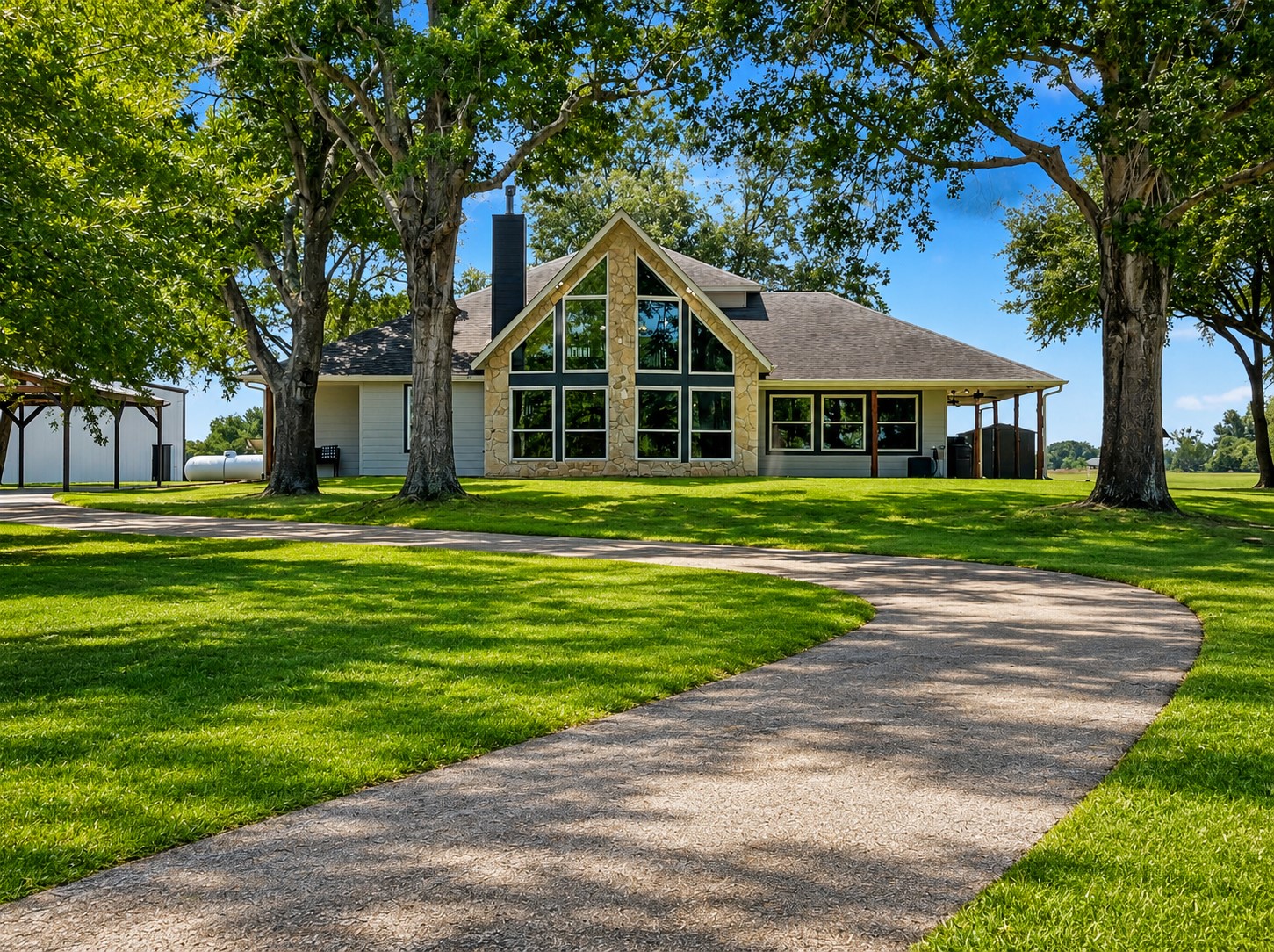 19023 Frey Road Property Photo 3