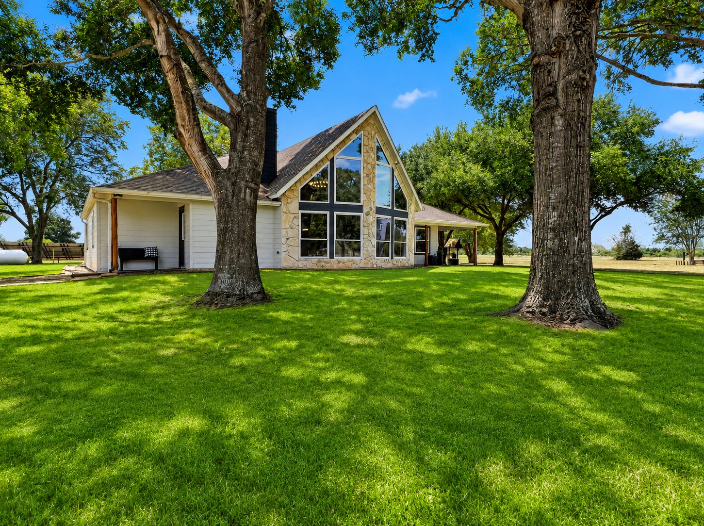 19023 Frey Road Property Photo 7