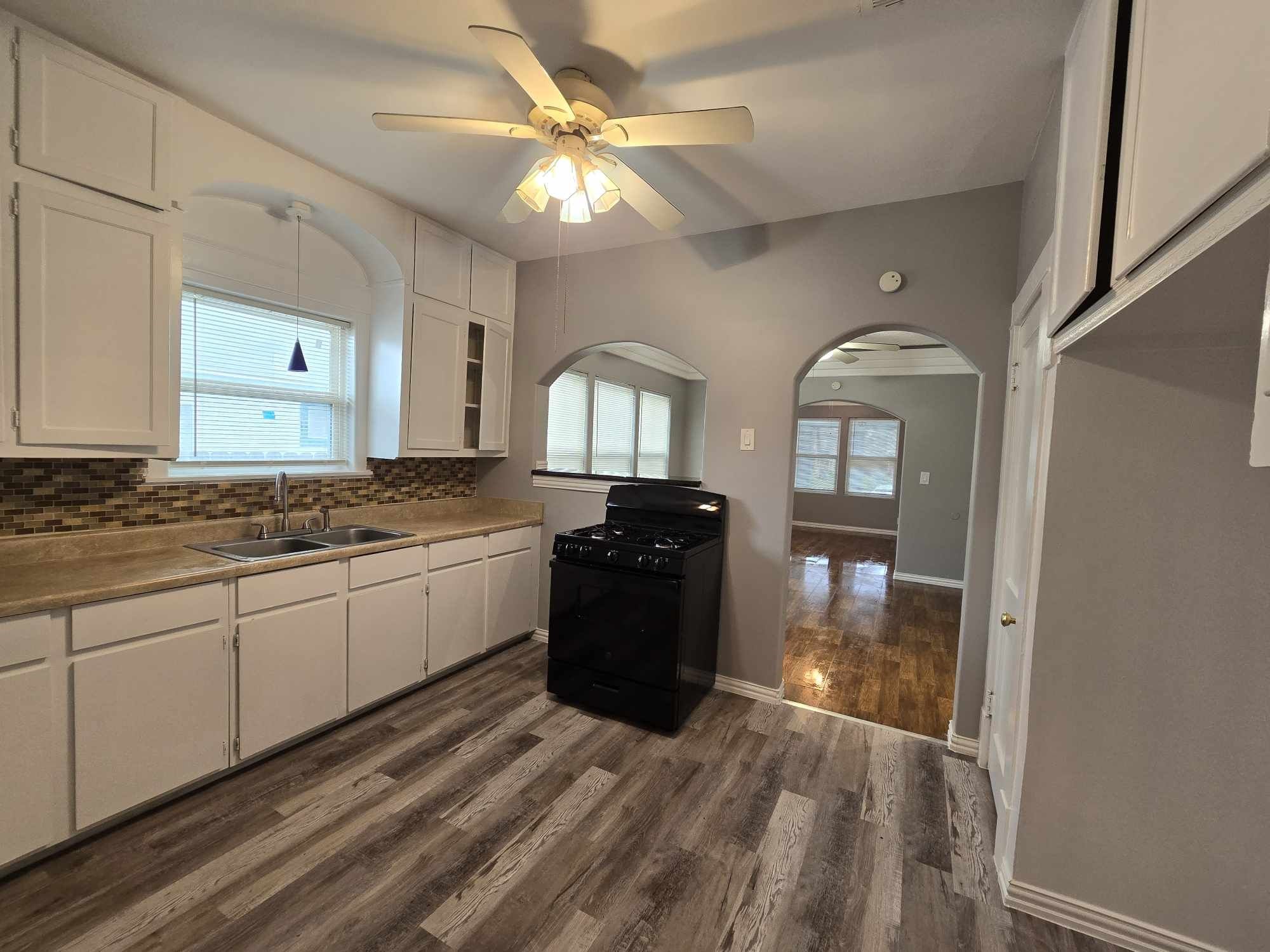 3125 Illinois Street Property Photo 10