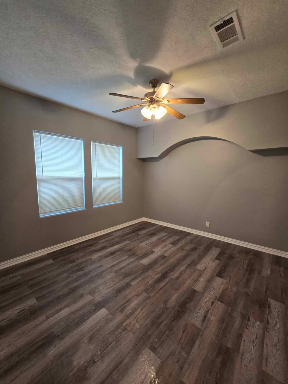 3125 Illinois Street Property Photo 13