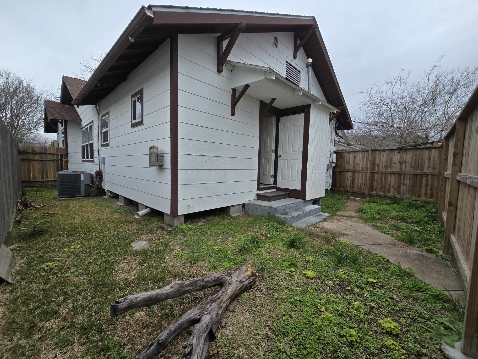 3125 Illinois Street Property Photo 17