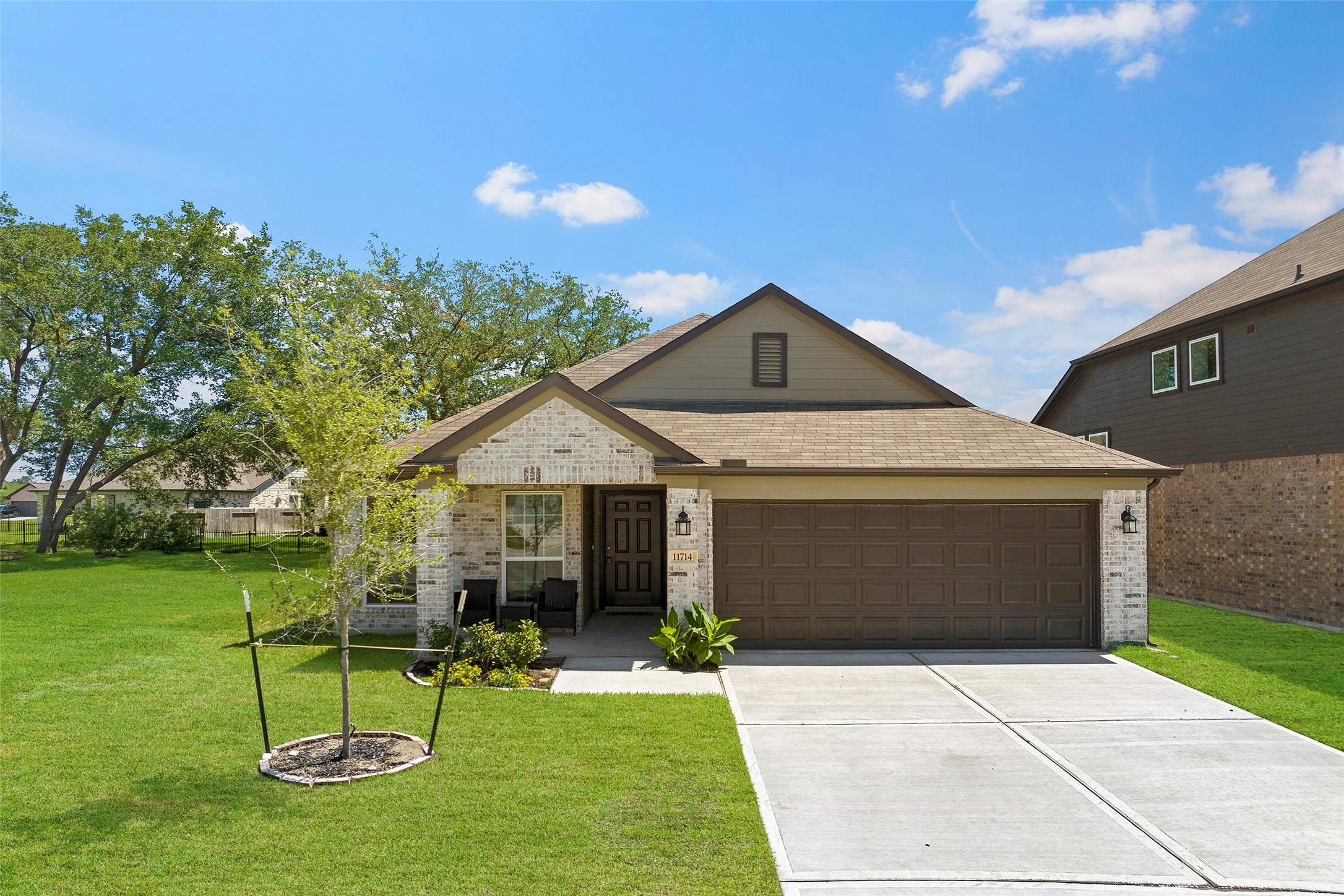 11714 Glossy Oak Lane Property Photo 2