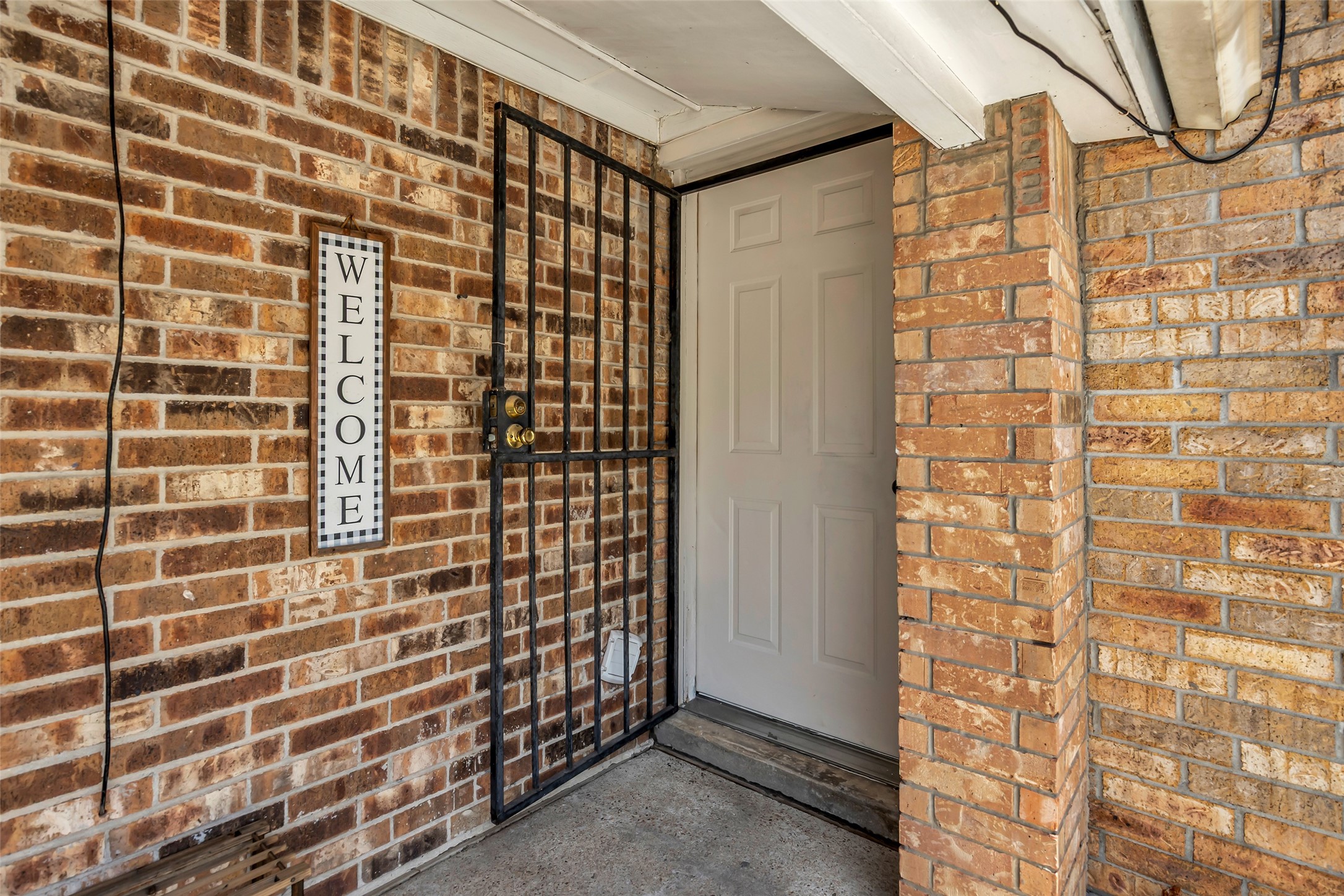809 Brooks Street Property Photo 1