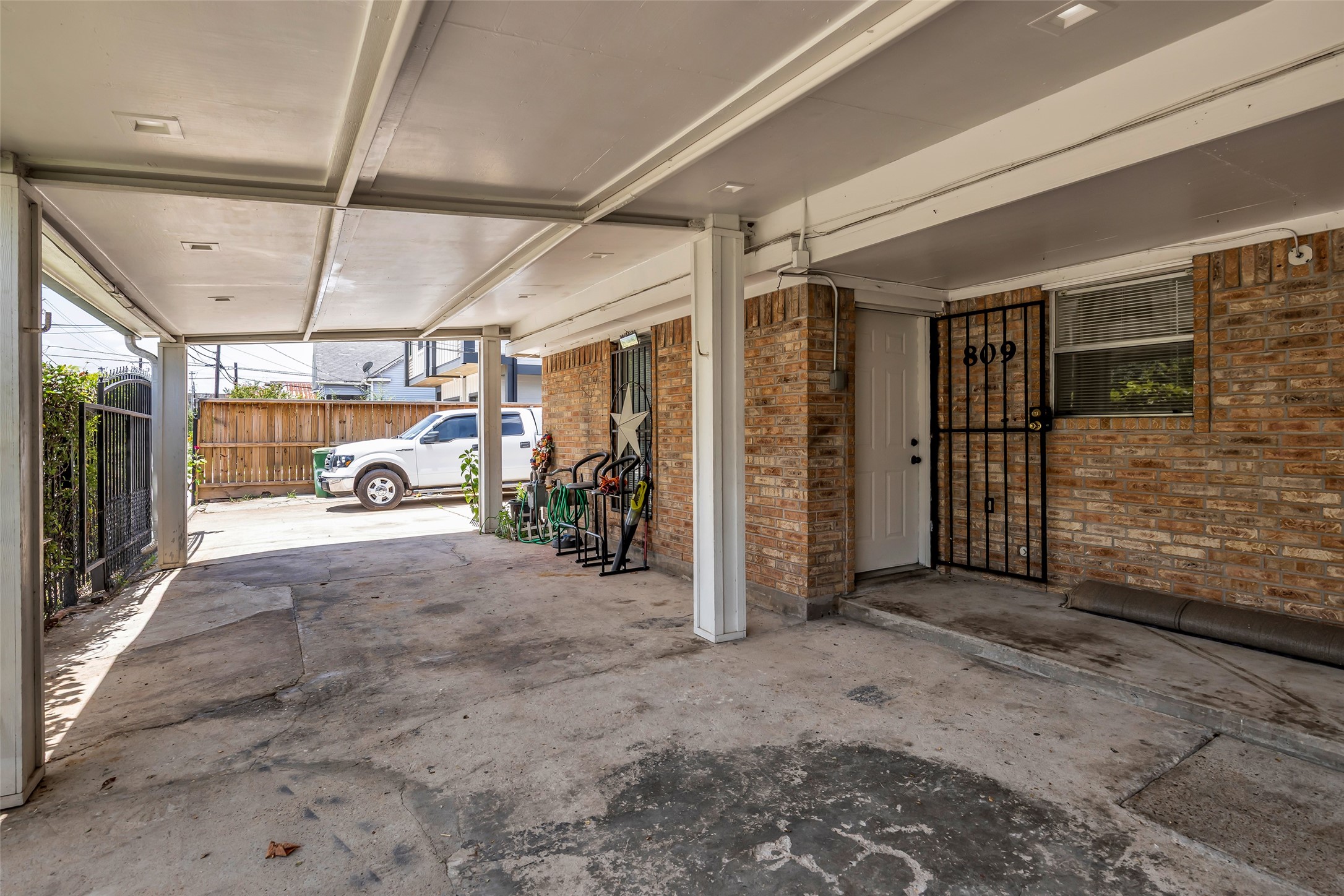 809 Brooks Street Property Photo 3