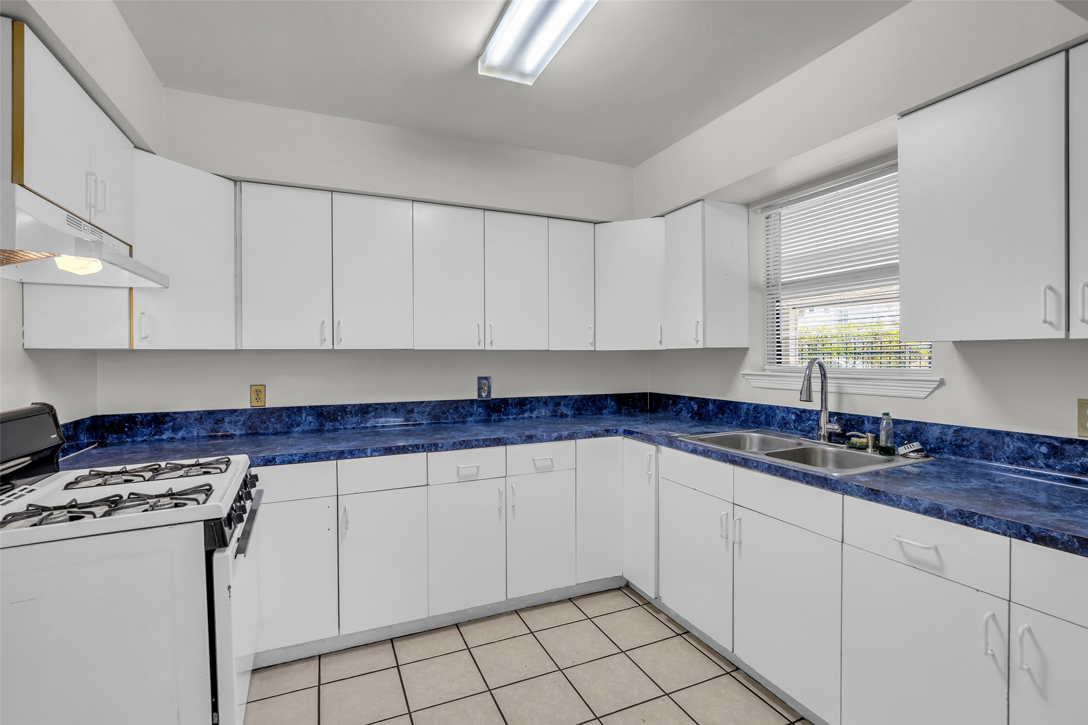 809 Brooks Street Property Photo 14