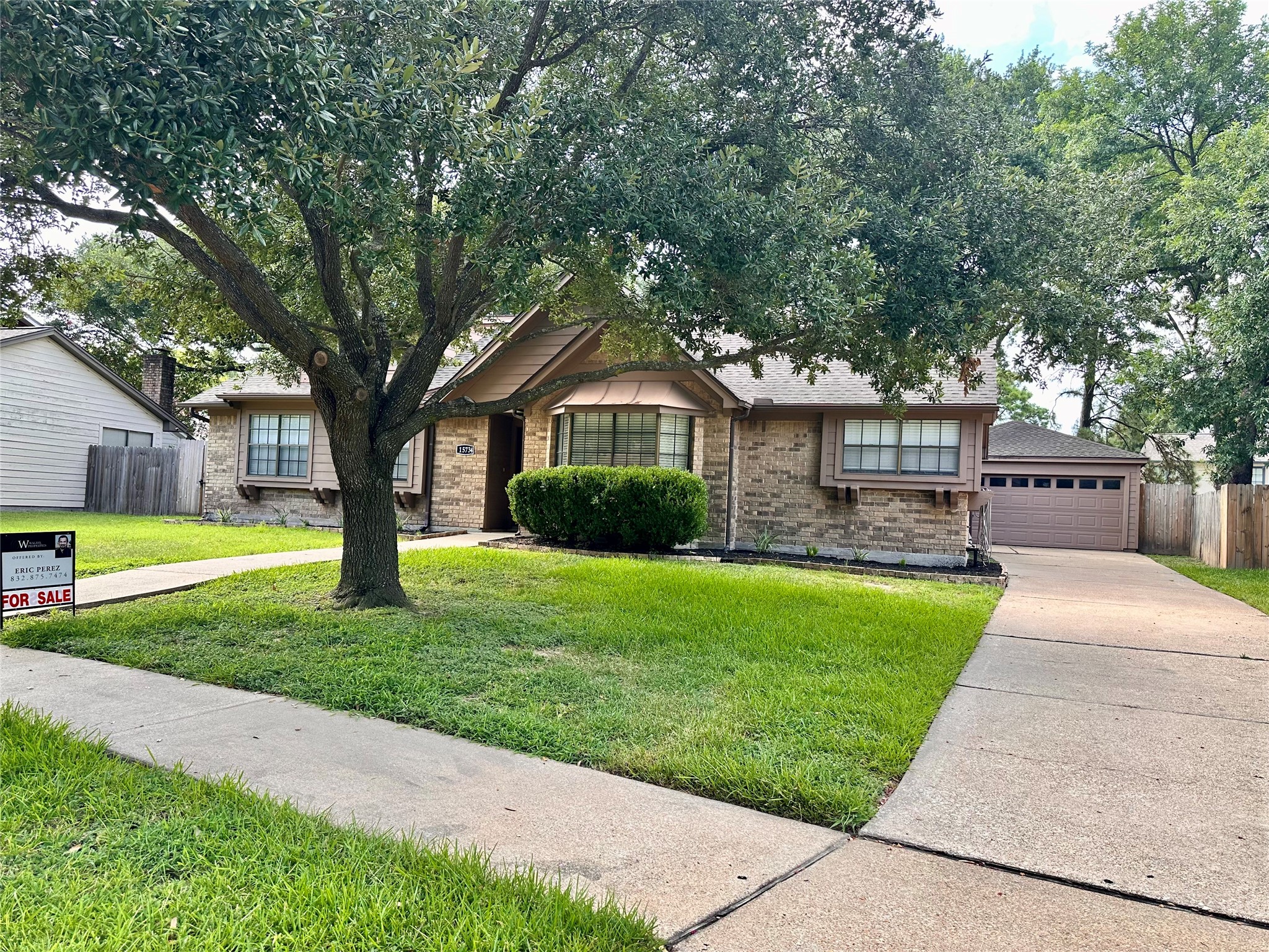 15734 Lakedale Drive Property Photo 1