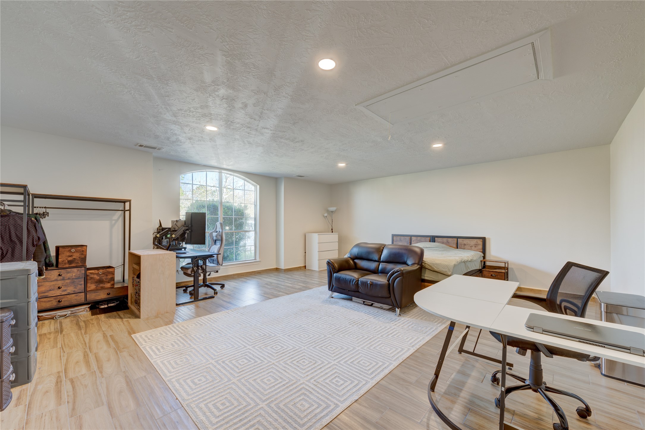 2742 Westchester Circle Property Photo 4