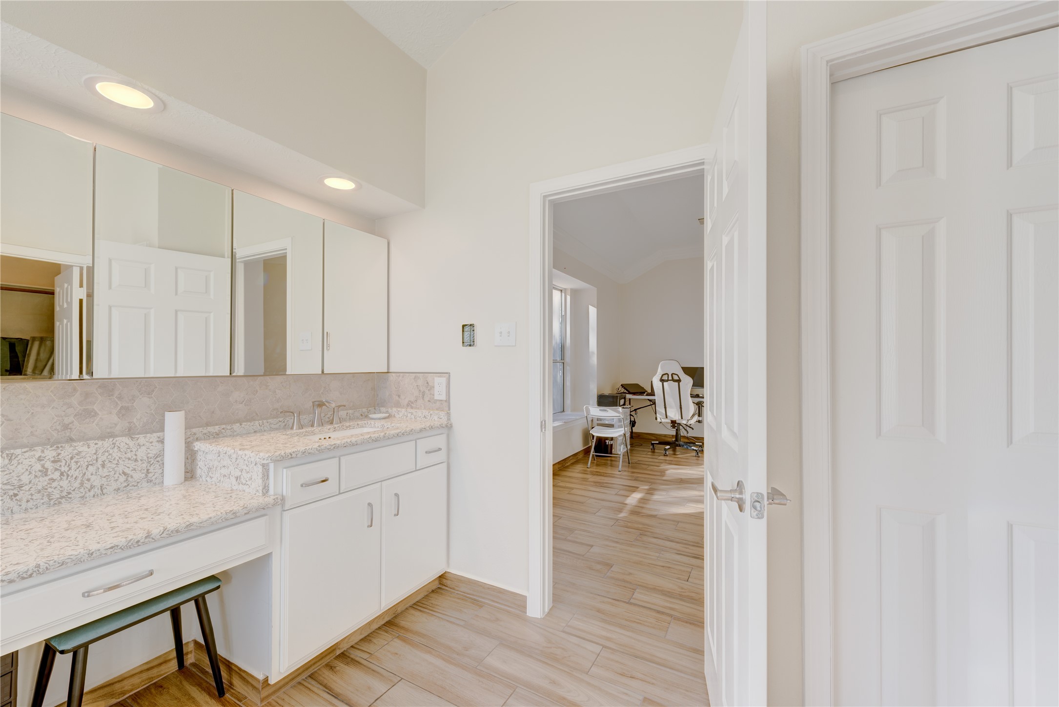 2742 Westchester Circle Property Photo 17