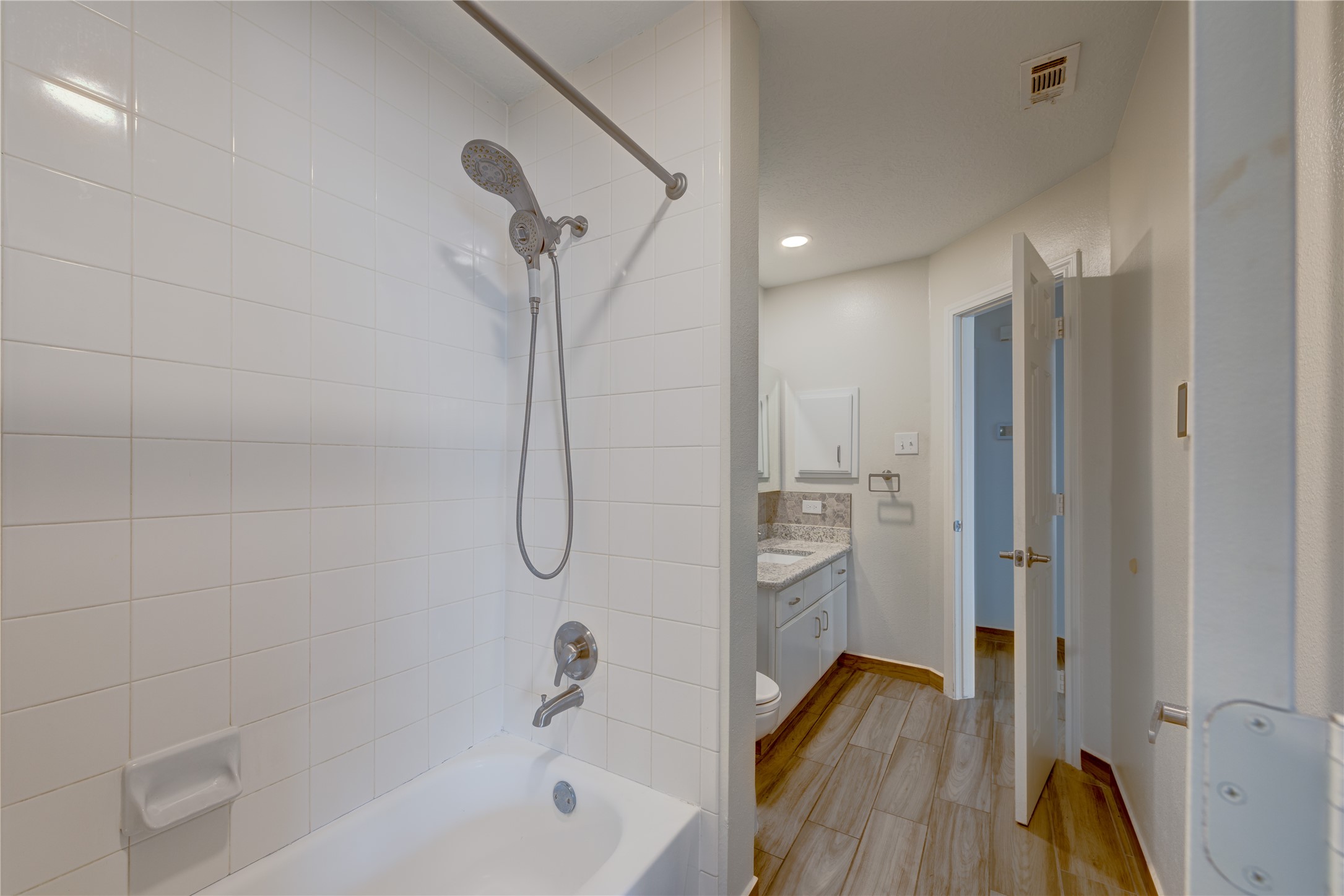 2742 Westchester Circle Property Photo 18