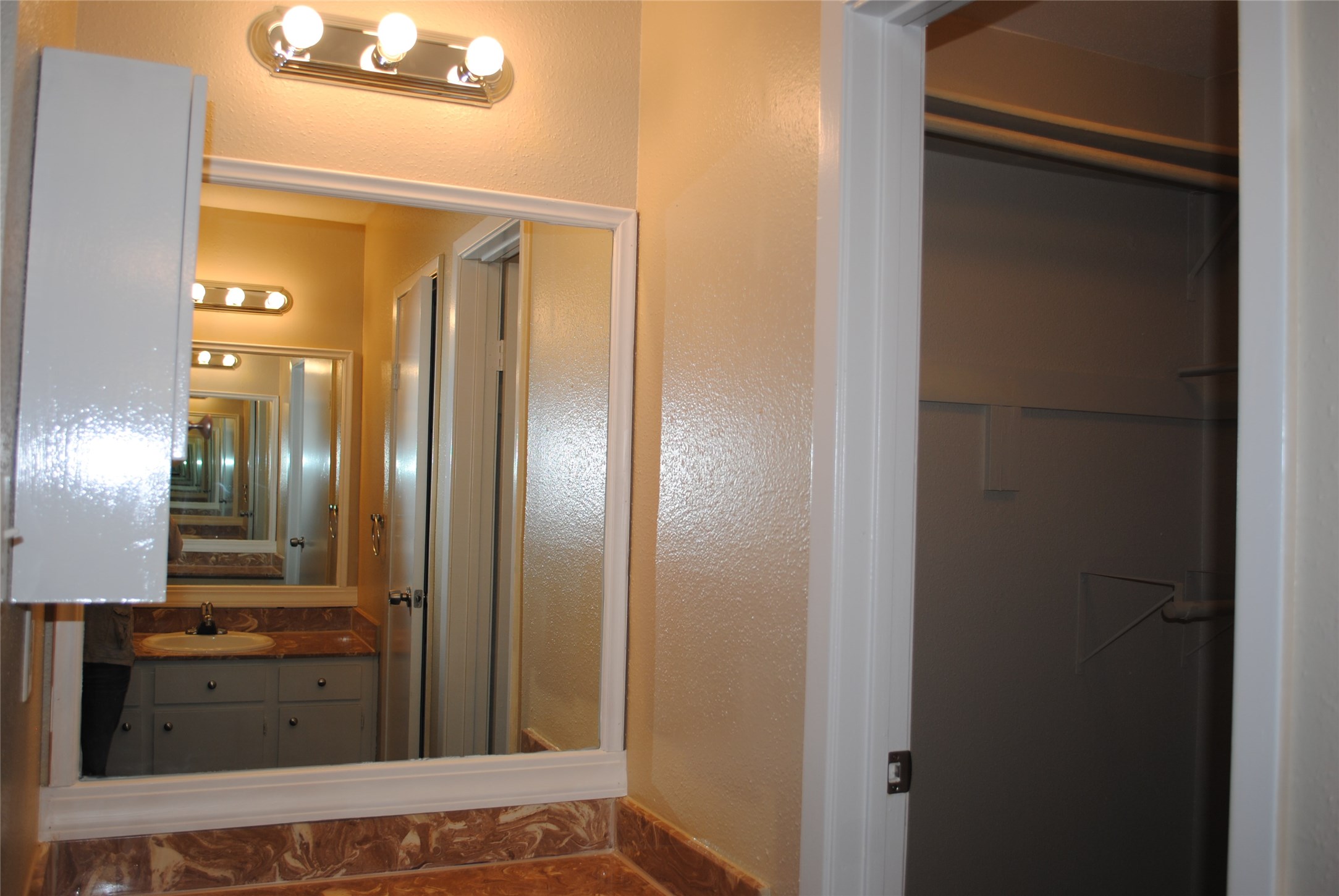 716 Memorial Mews Street B Property Photo 7