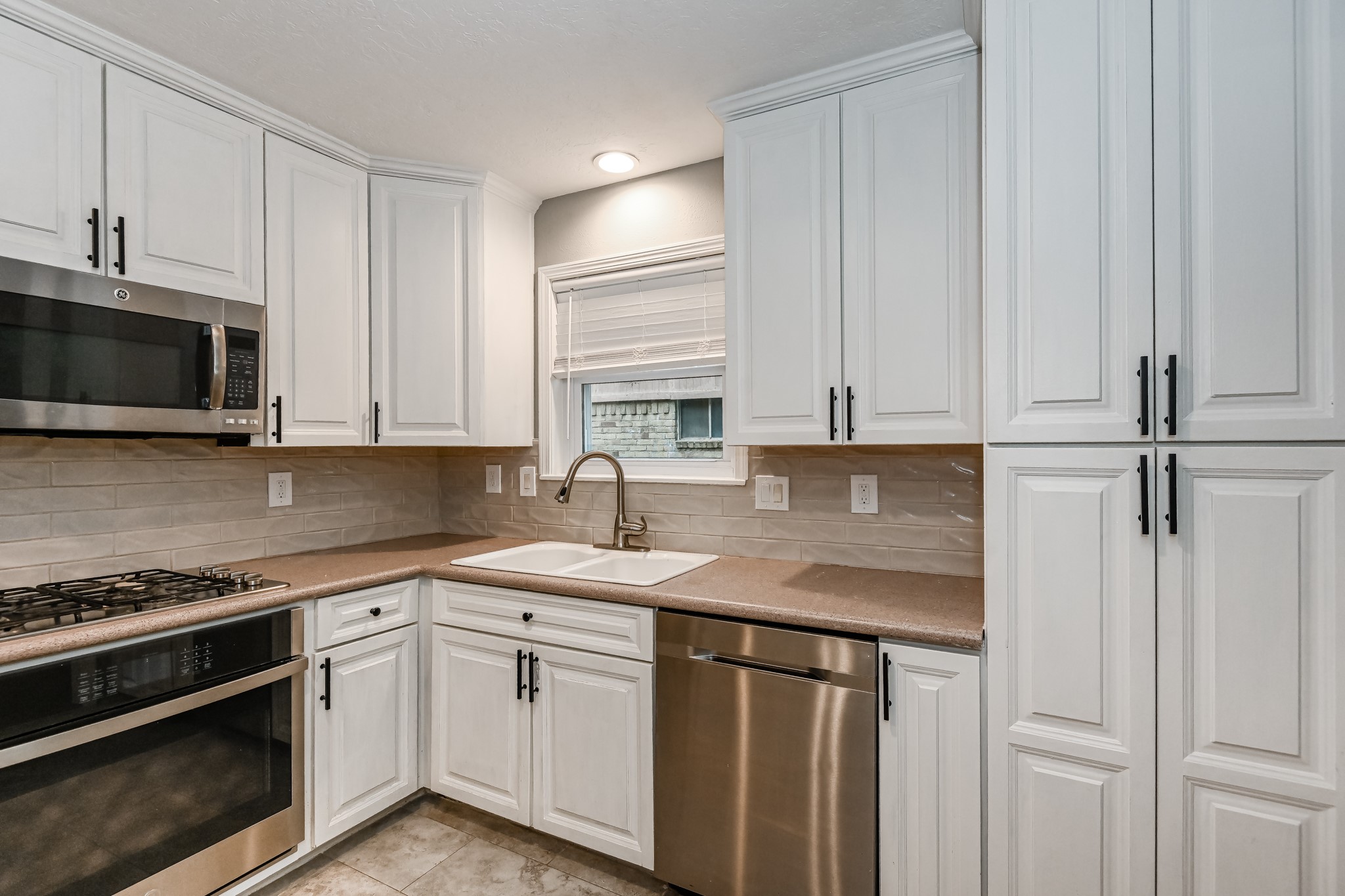7923 Dawnridge Drive Property Photo 5