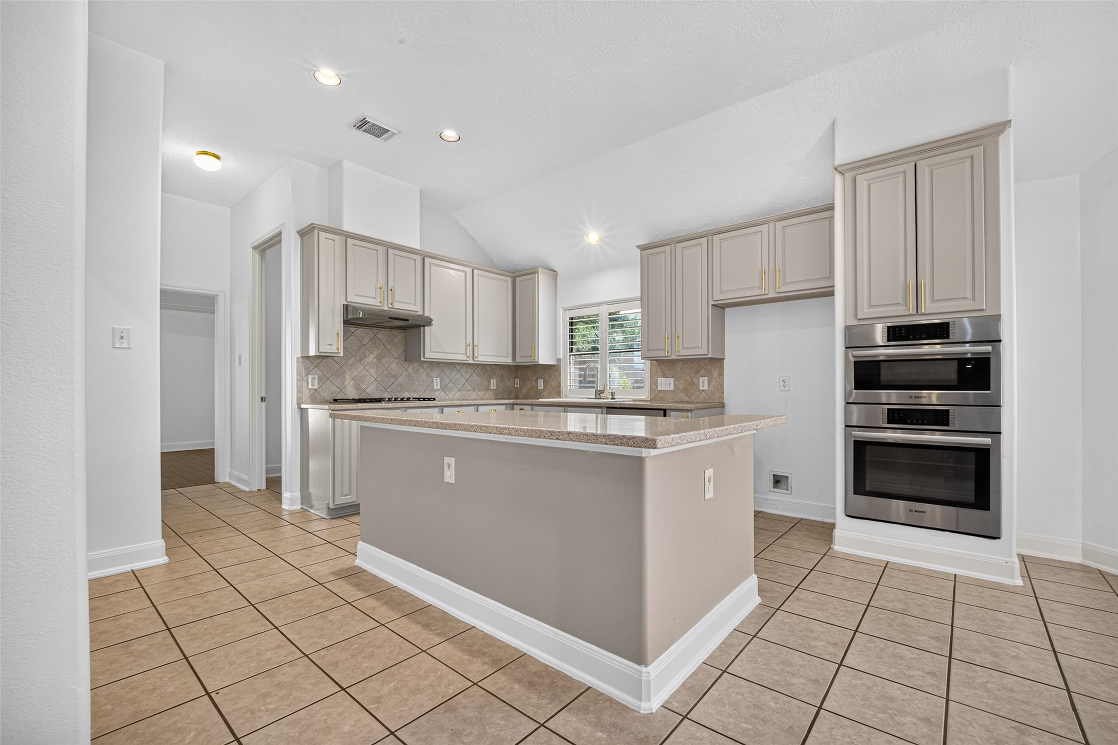 2908 Misty Wind Court Property Photo 18