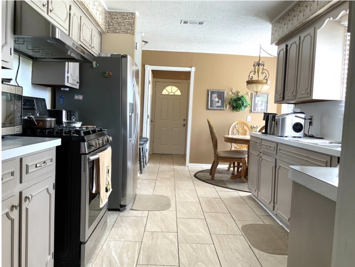 3704 Cork Drive Property Photo 3