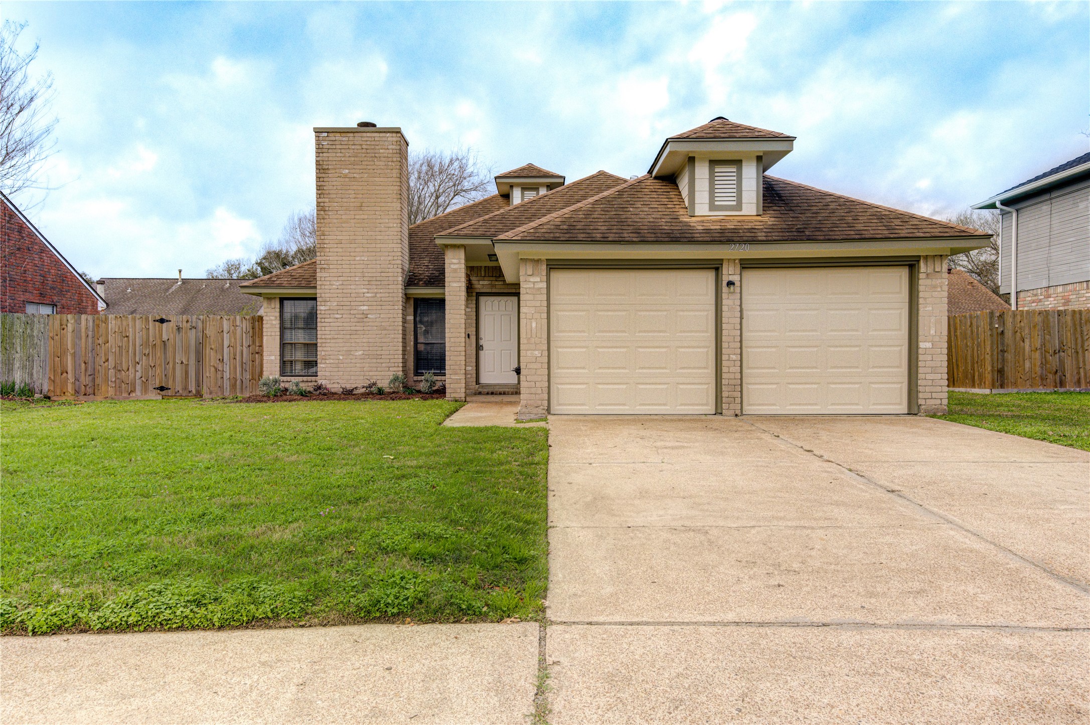 2720 Holly Springs Drive Property Photo
