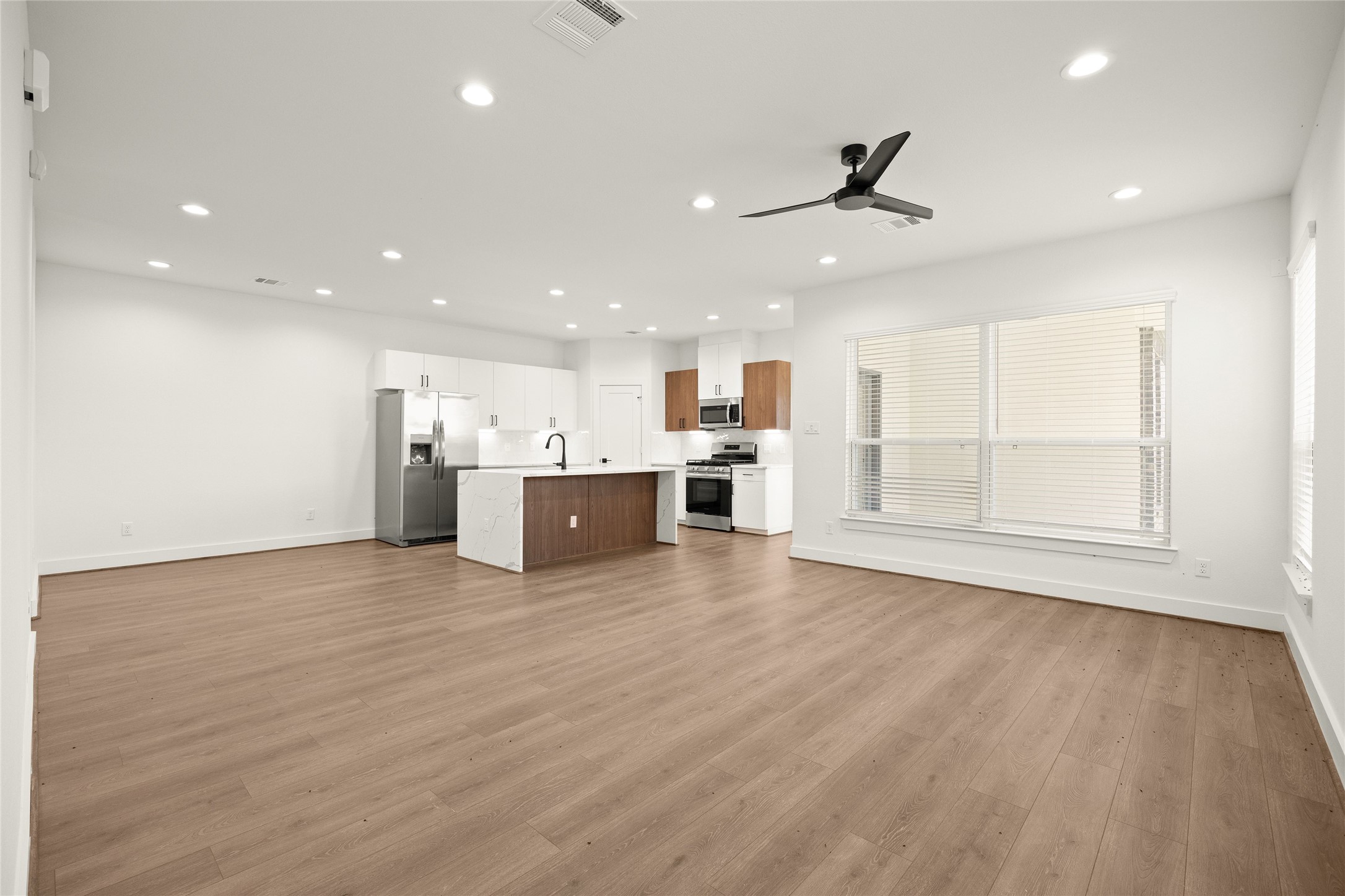 2711 Solbrook Lane Property Photo 4