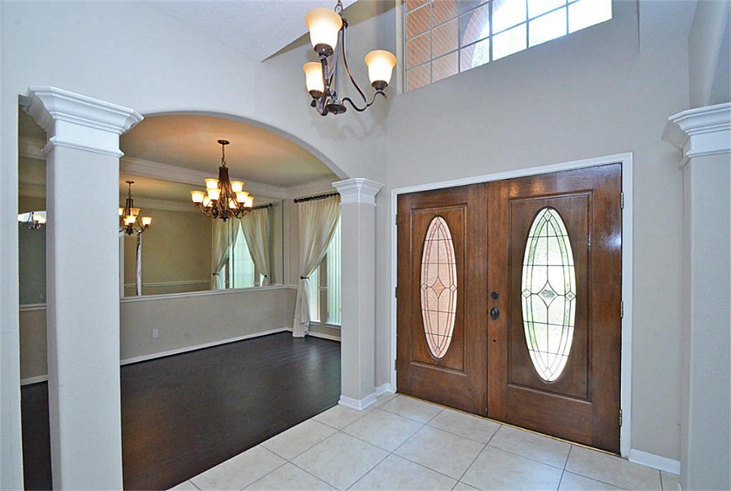 523 Crestridge Drive Property Photo 2