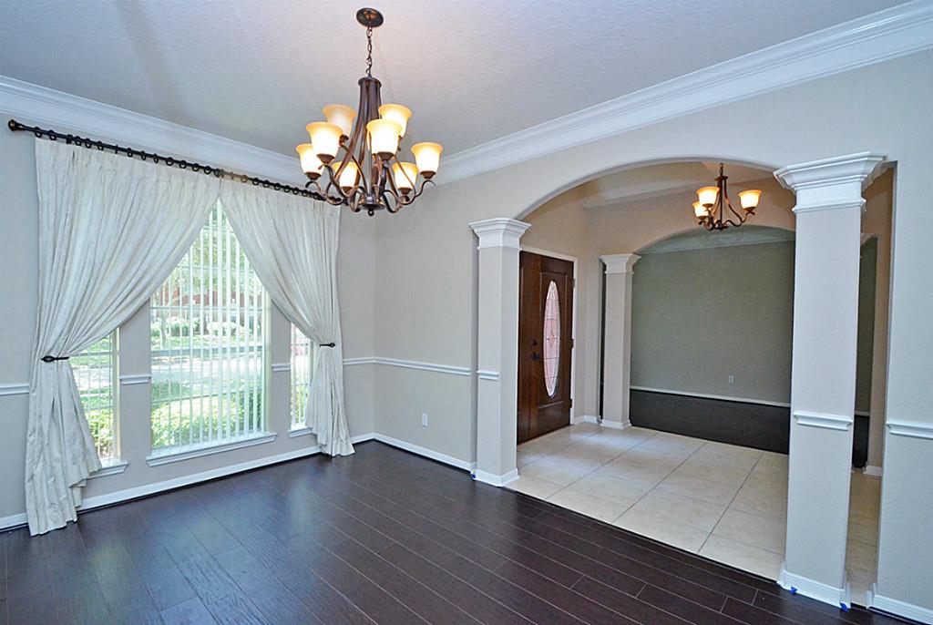 523 Crestridge Drive Property Photo 3