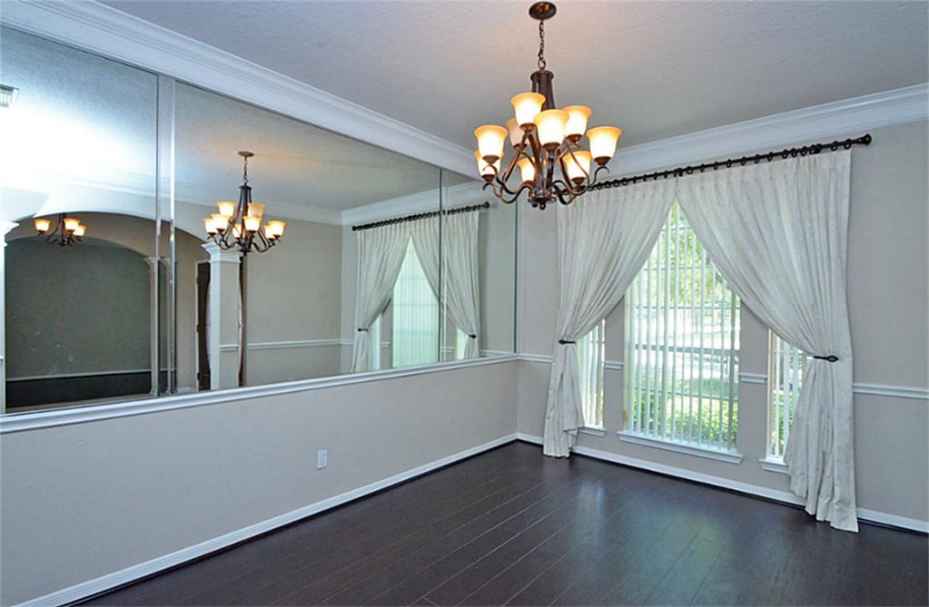 523 Crestridge Drive Property Photo 4
