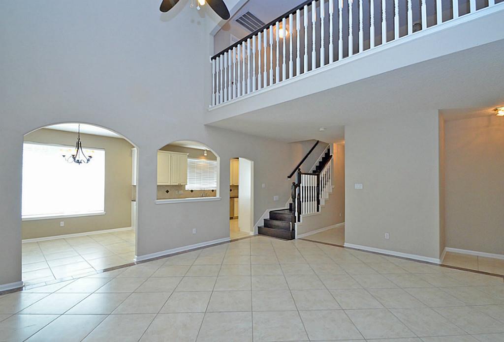 523 Crestridge Drive Property Photo 9