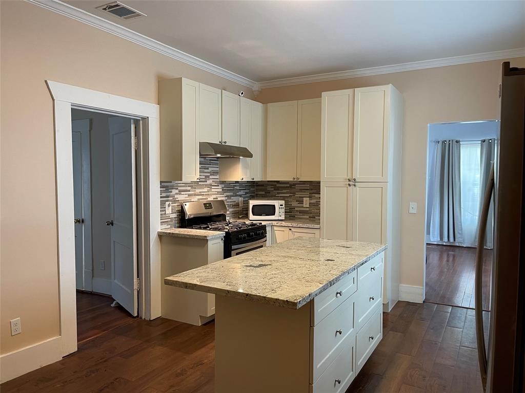 217 Royder Street Property Photo 8