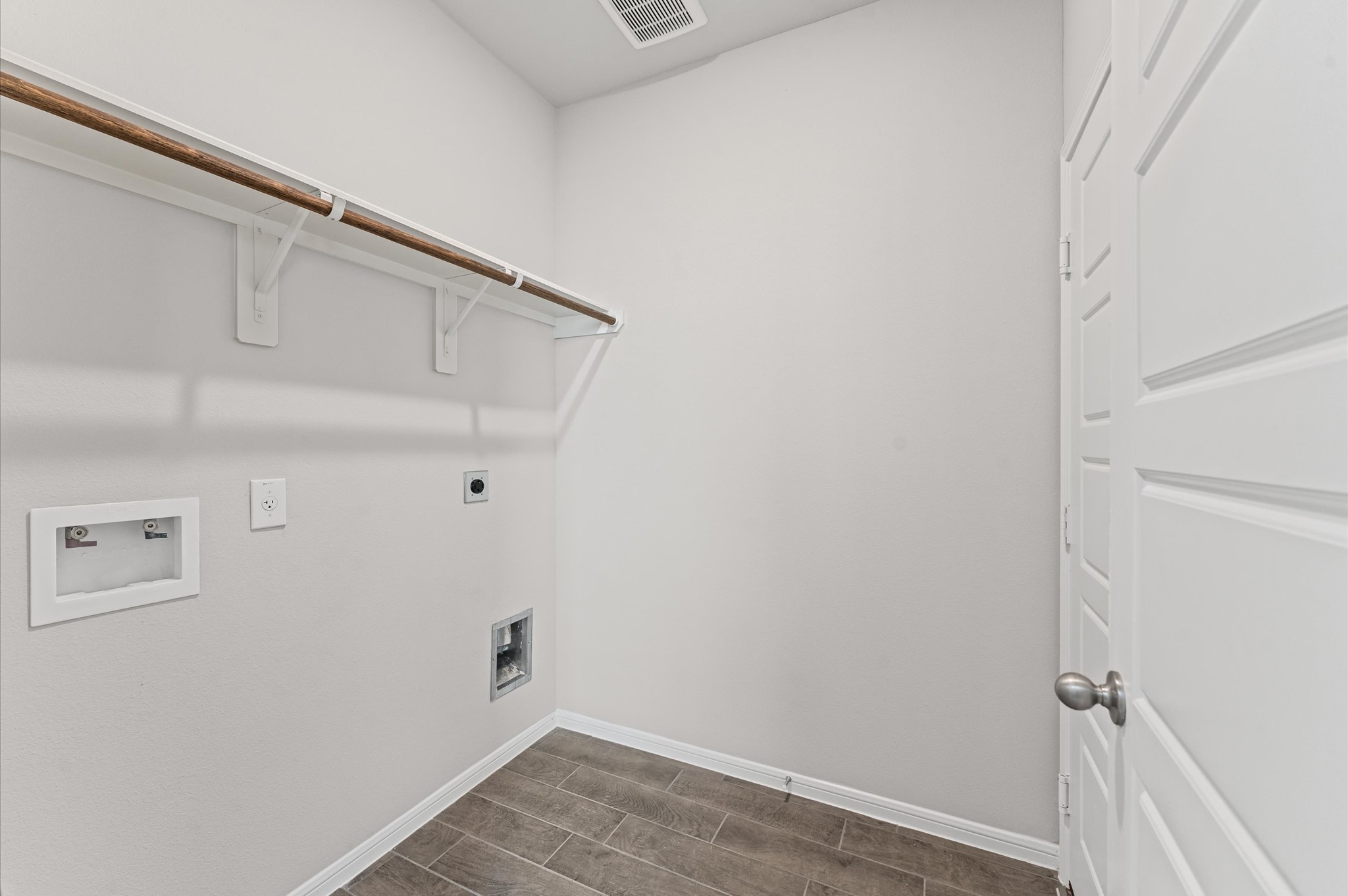 22906 Ephesus Avenue Property Photo 8